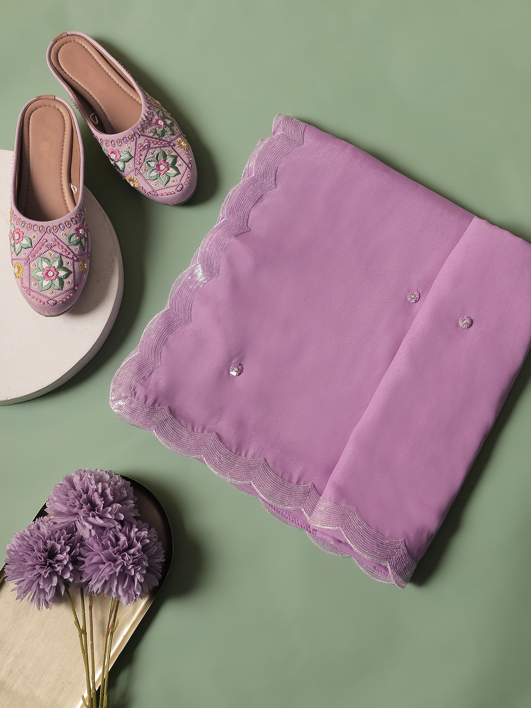 Lavender Scallop-Edged Saree with Minimal Embellishments