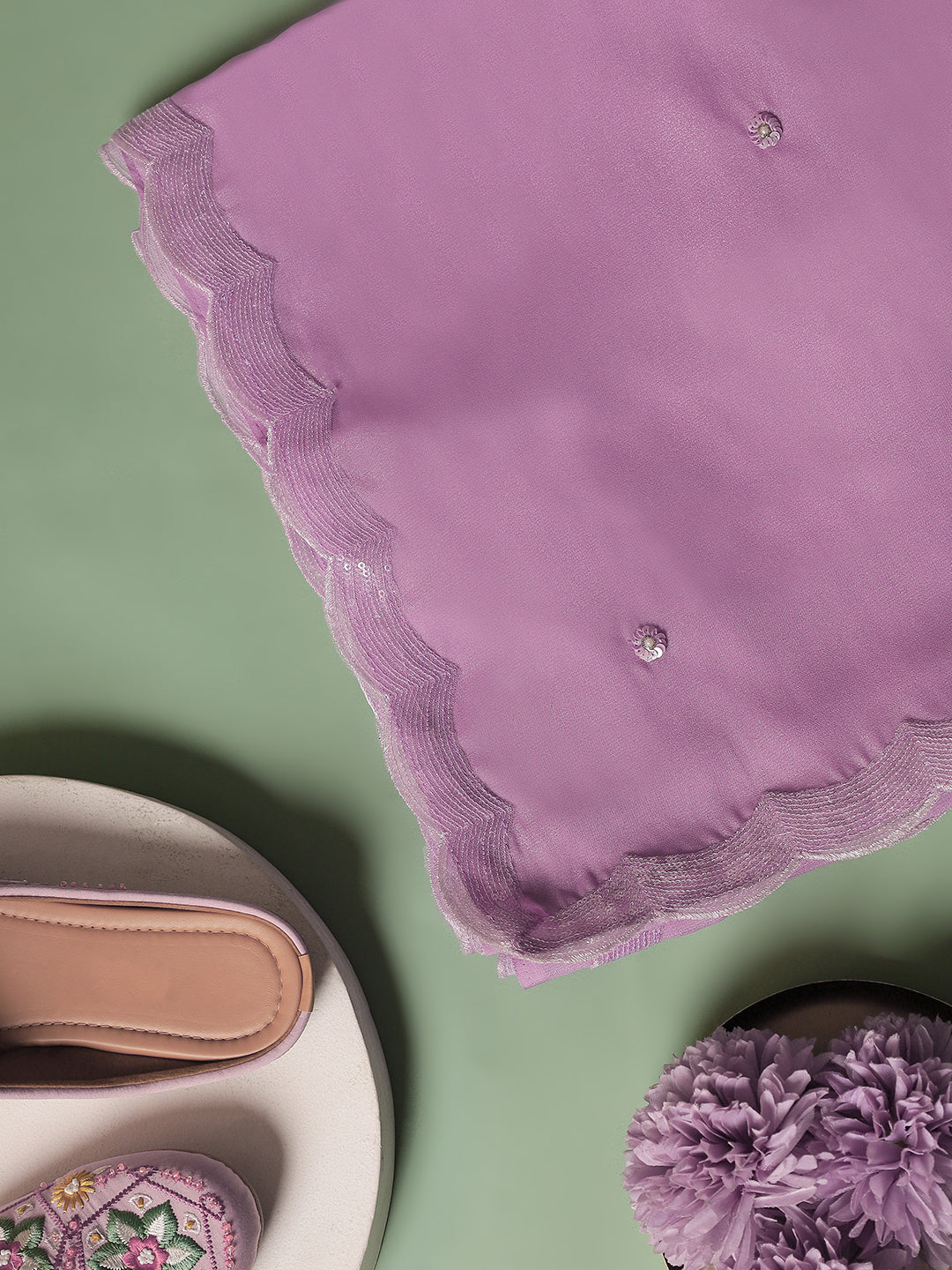 Lavender Scallop-Edged Saree with Minimal Embellishments