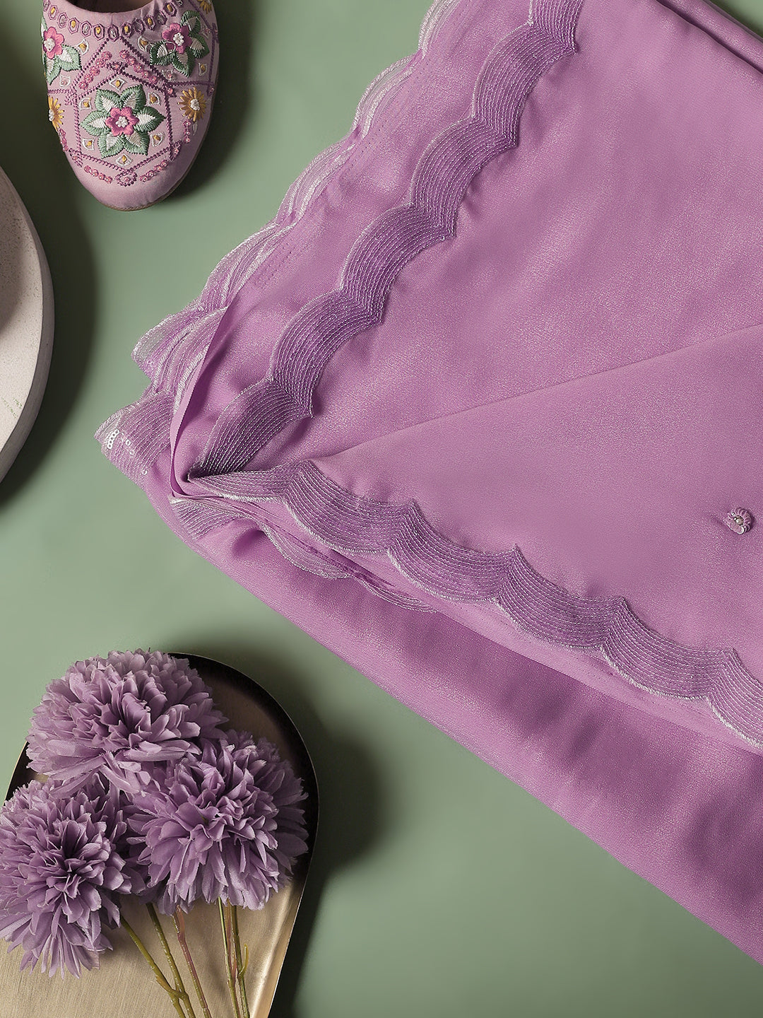 Lavender Scallop-Edged Saree with Minimal Embellishments