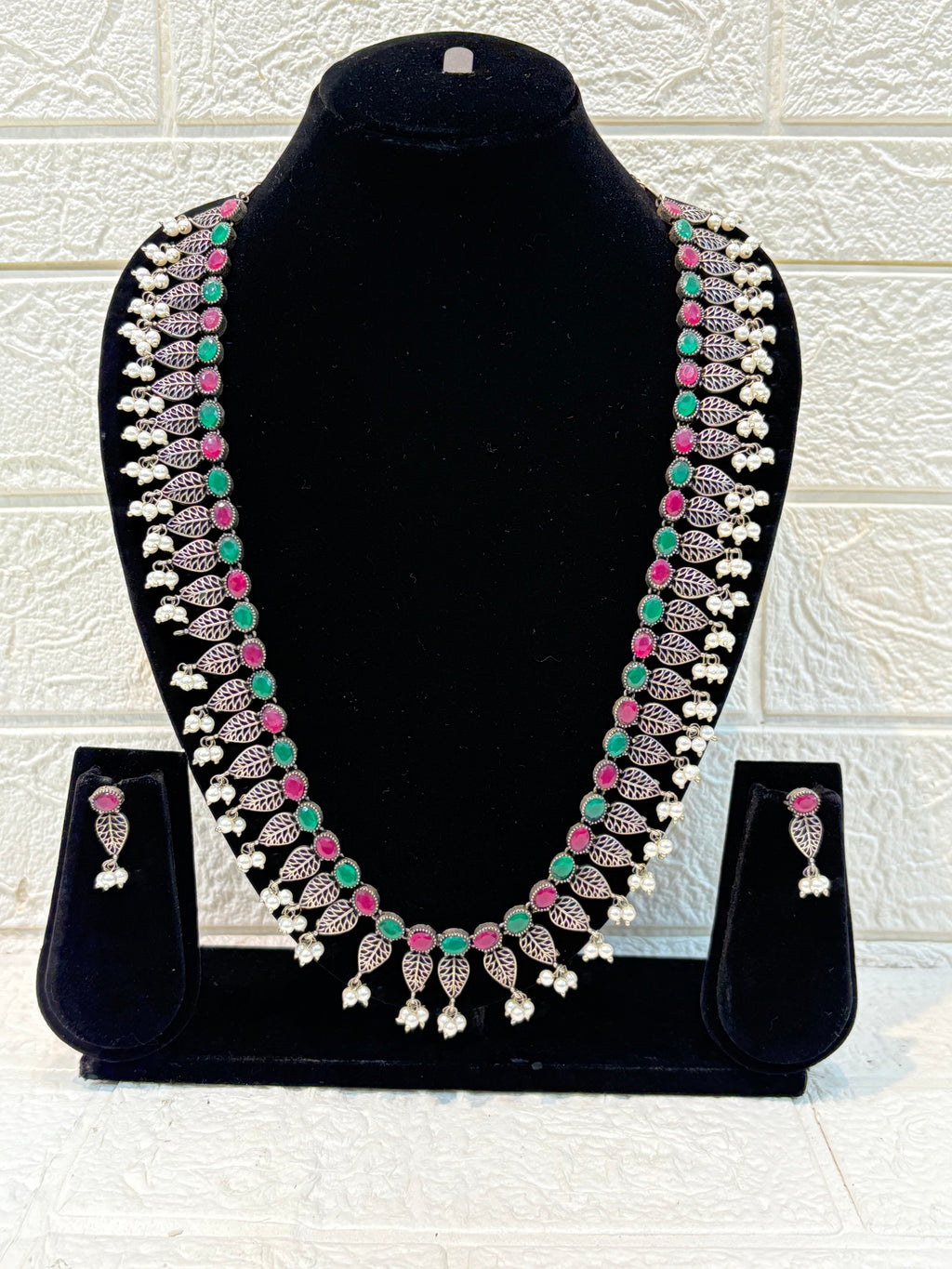 Name: Traditional Silver Plated Long Necklace Set Oxidized silver metal with green and pink stone accents and pearl bead drops