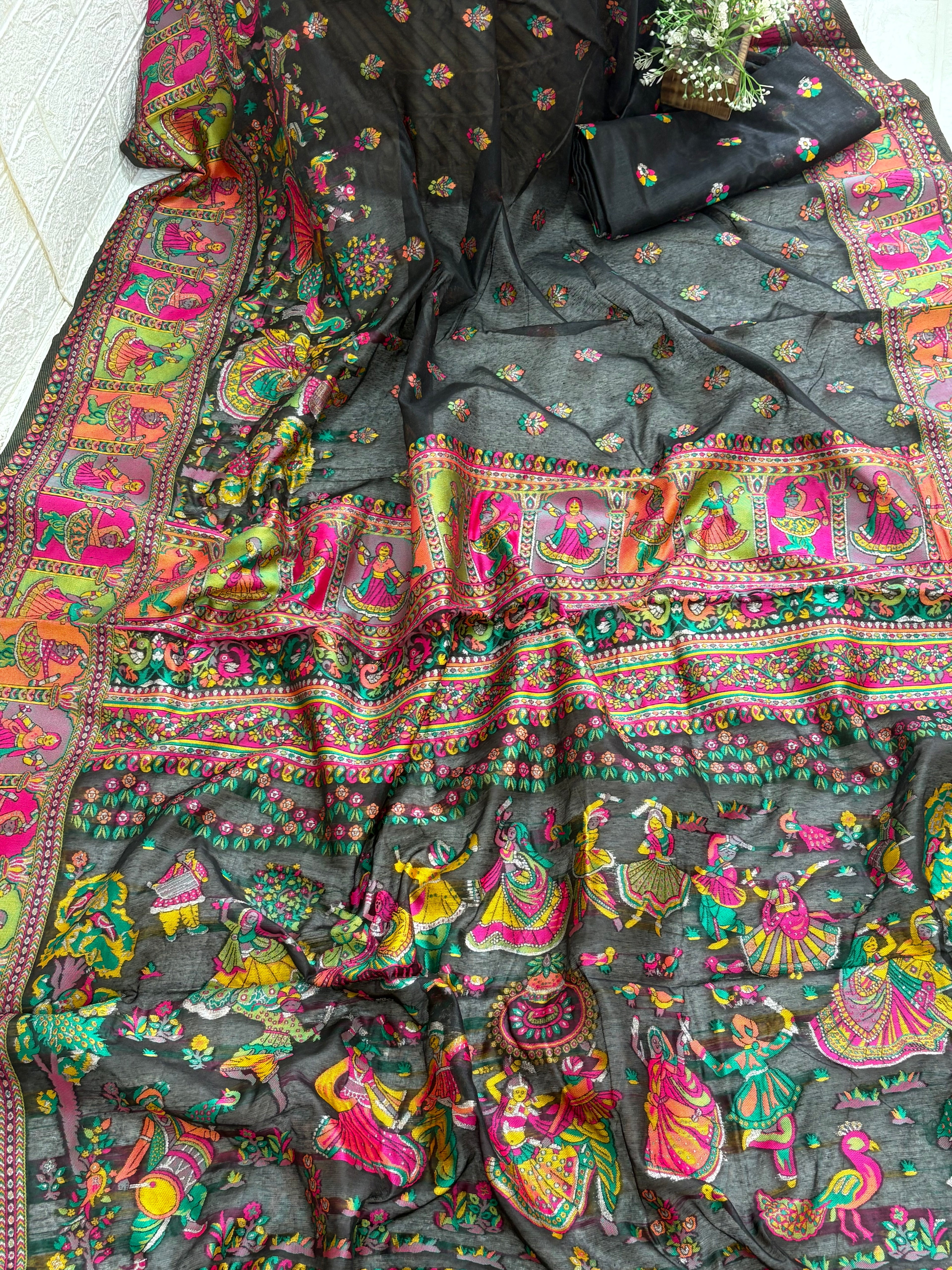 Maroon Kalamkari-style Saree
Kalamkari-style Digital Printed Saree Silk The main appears to be a textured fabric like Tussar Silk or a Silk Blend with a printed contrast pallu featuring and floral motifs in a traditional Kalamkari art silk