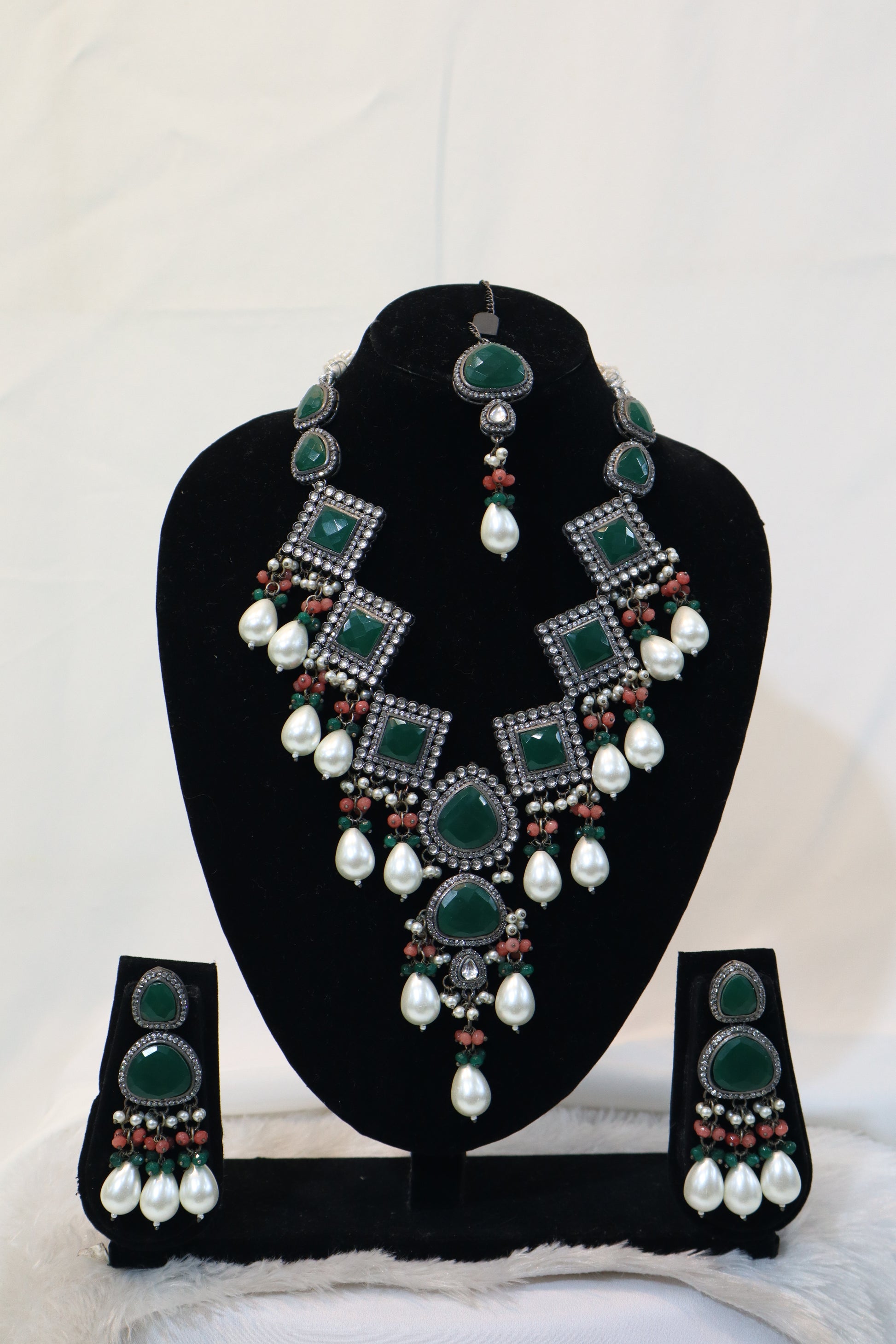 Emerald Regal Pearl Set