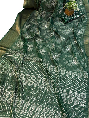 Name: Dark Green Floral Bandhani-Style Printed Saree
Fabric: Soft cotton silk blend with a smooth, breathable drape