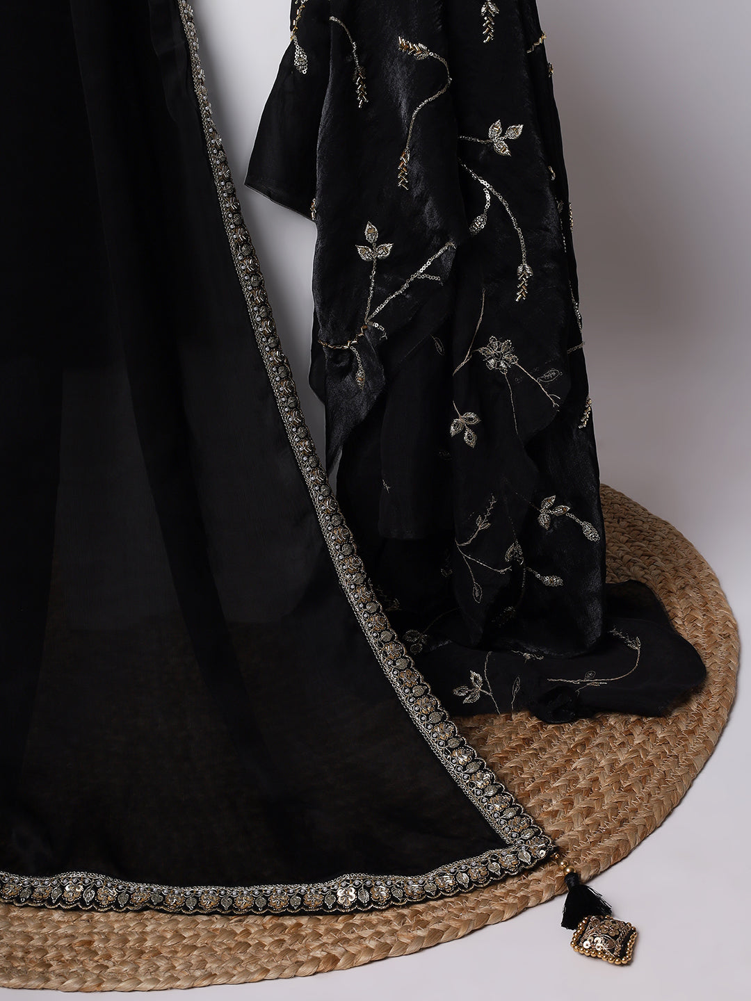 Elegant Noir Chiffon Saree with Embroidered Border