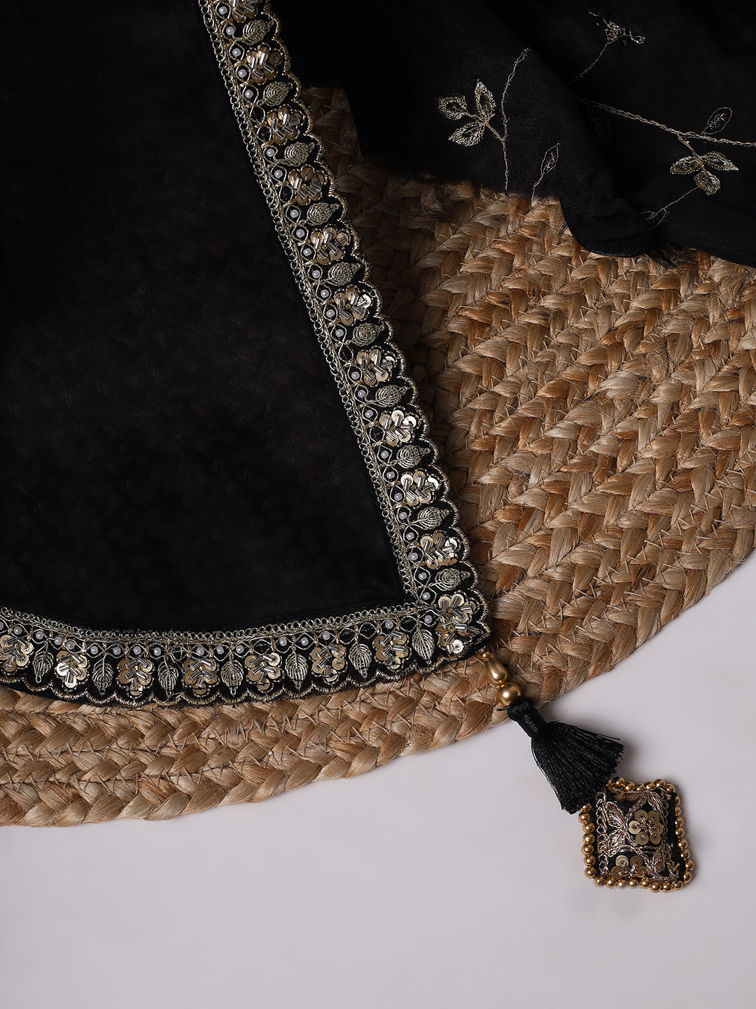 Elegant Noir Chiffon Saree with Embroidered Border