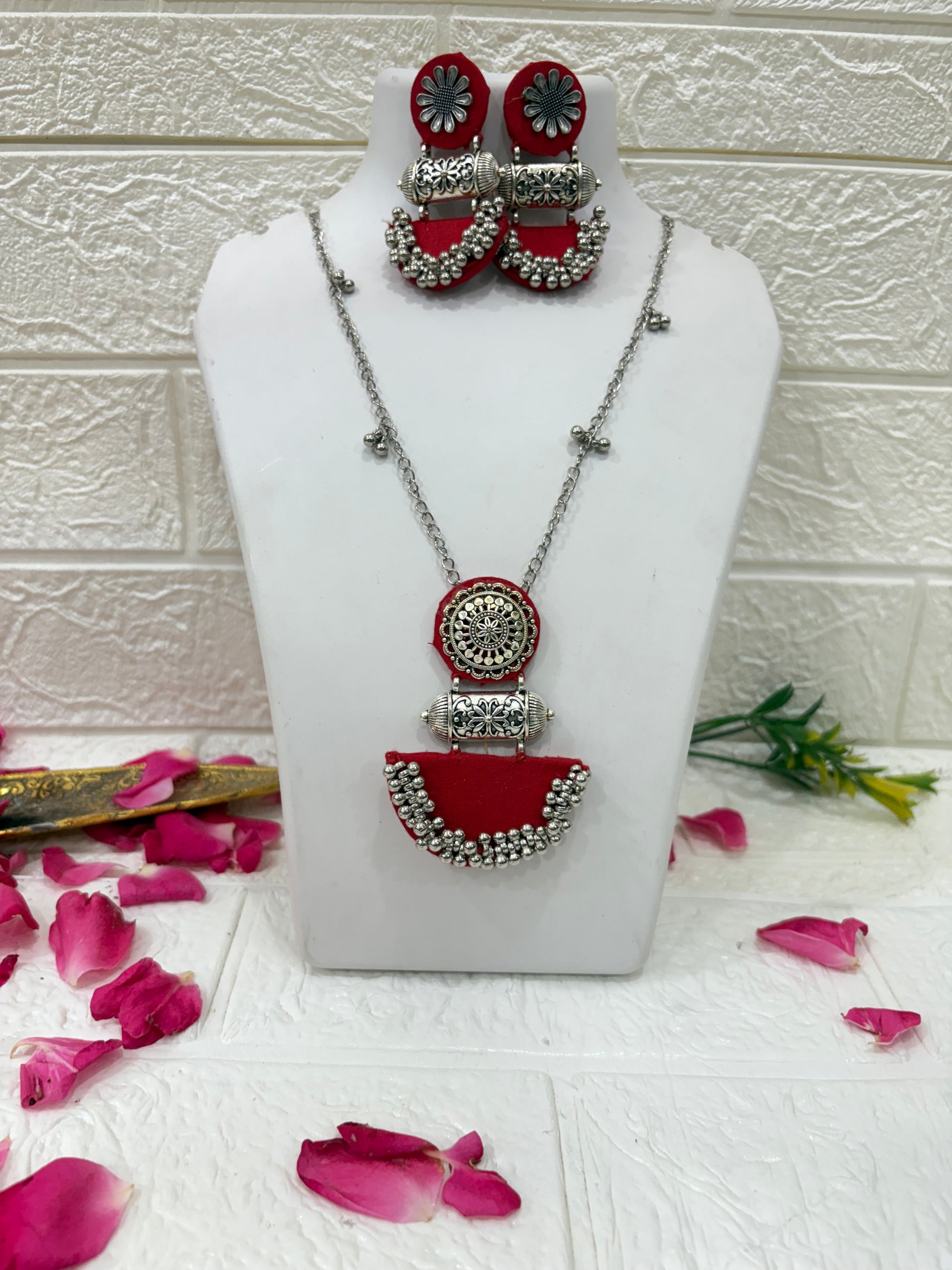 Name: Scarlet Boho Charm Set
Collection: Tribal Fusion Jewelry Collection
Colour: Red & Silver