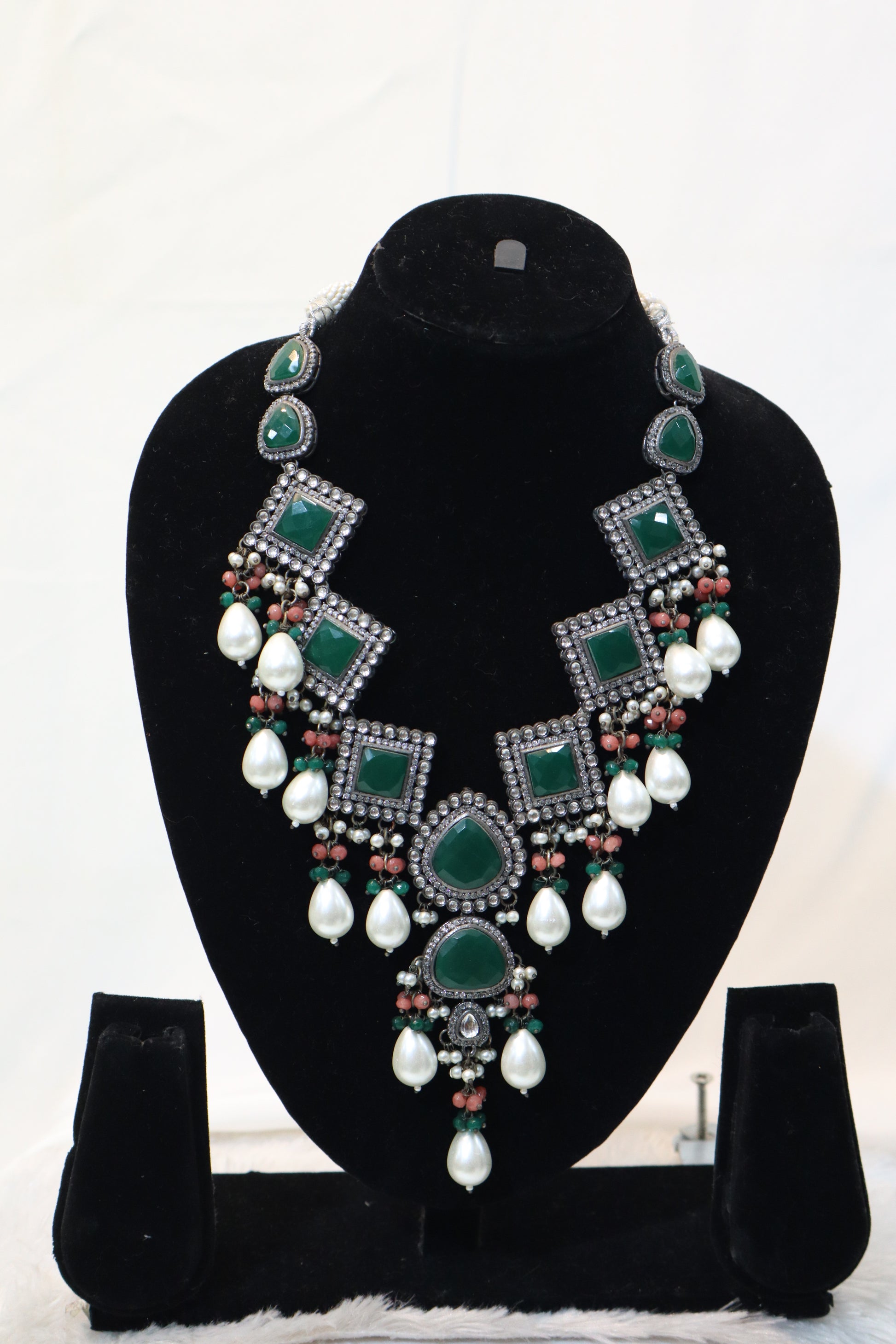 Emerald Regal Pearl Set