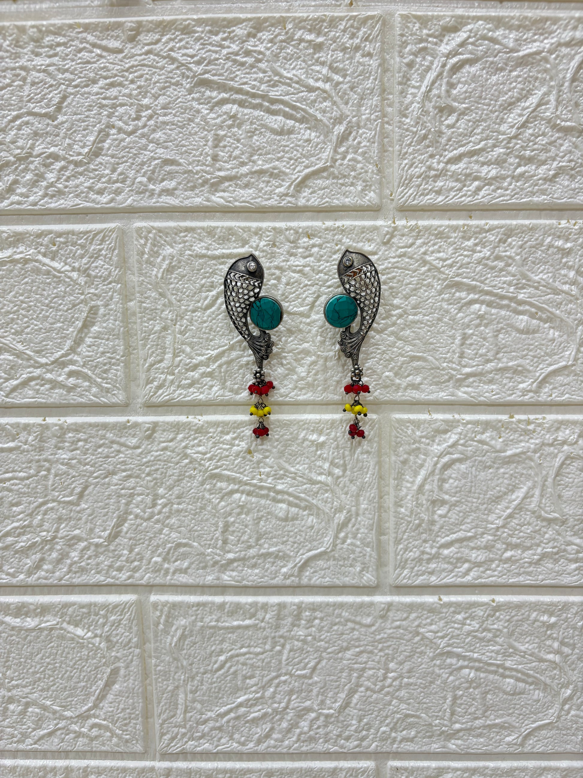 Name: Meenakari Fish Motif Choker Set
Collection: Boho Tribal Jewellery
Colour: Oxidised Silver with Multicolour Beads (Red, Yellow, Green) and Turquoise Stone