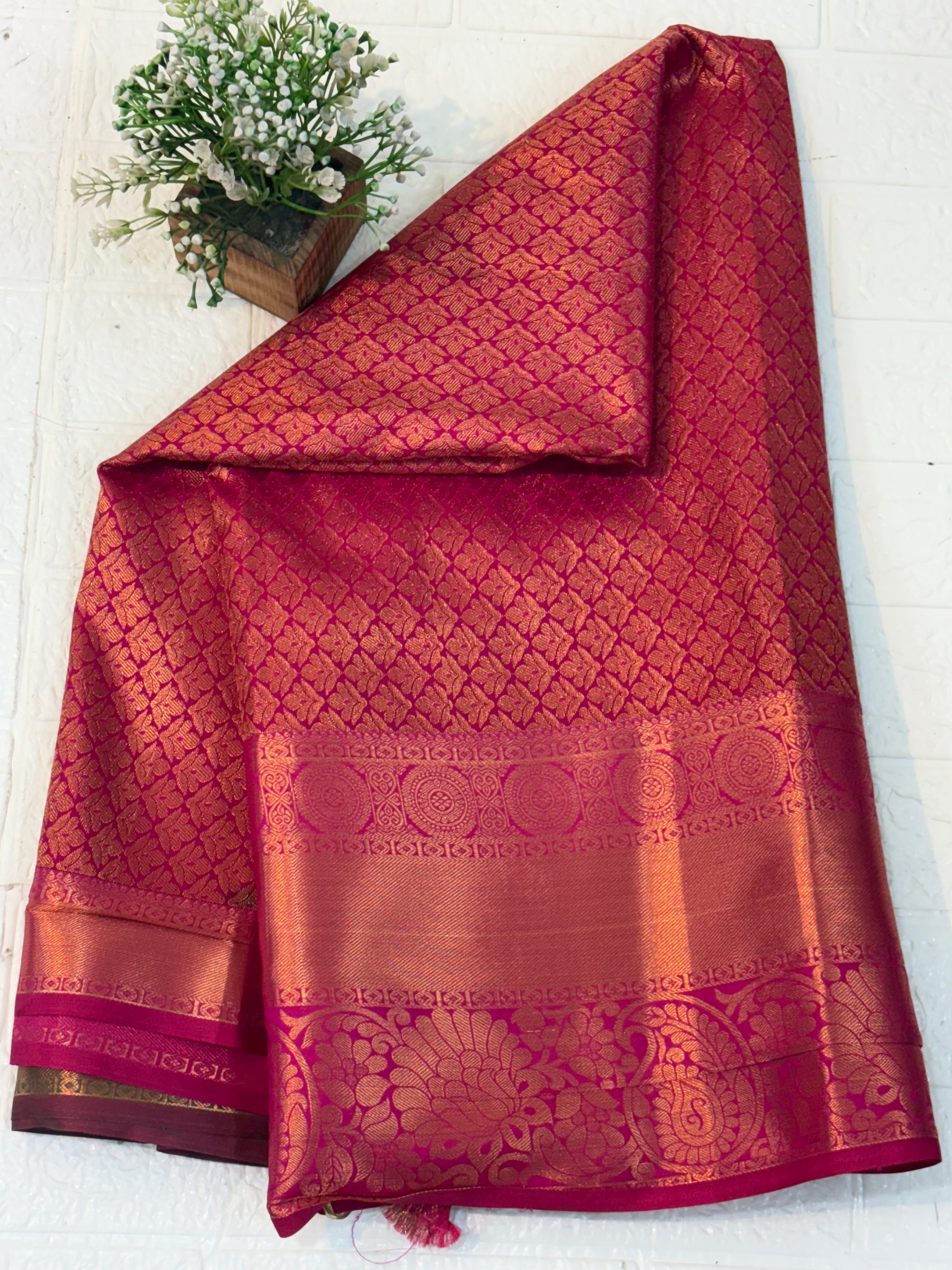 Name: blue and rani pink colour soft Silk Sare with rich zari weaving and contrasting pallu and blouse best look for festival