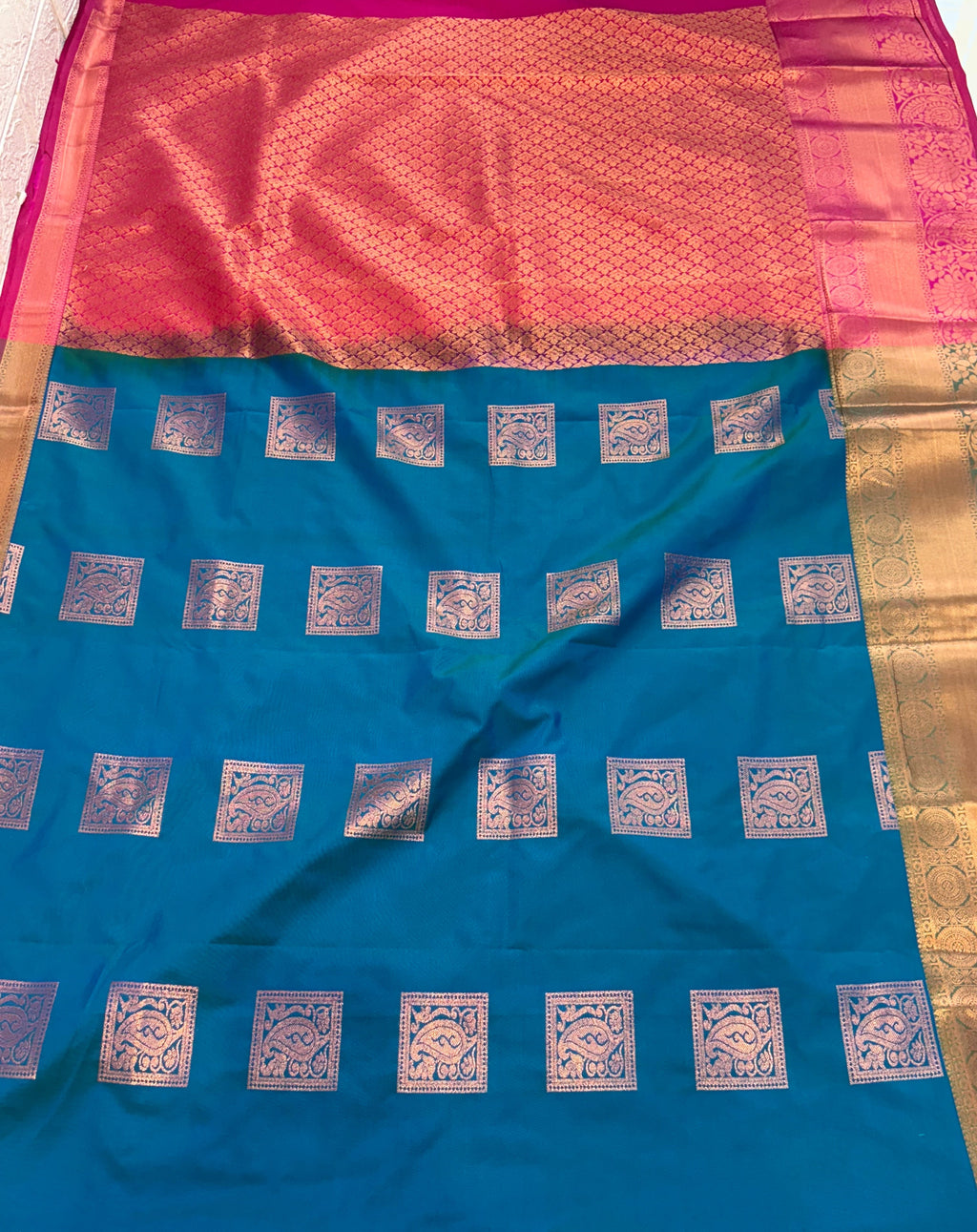 Name: blue and rani pink colour soft Silk Sare with rich zari weaving and contrasting pallu and blouse best look for festival