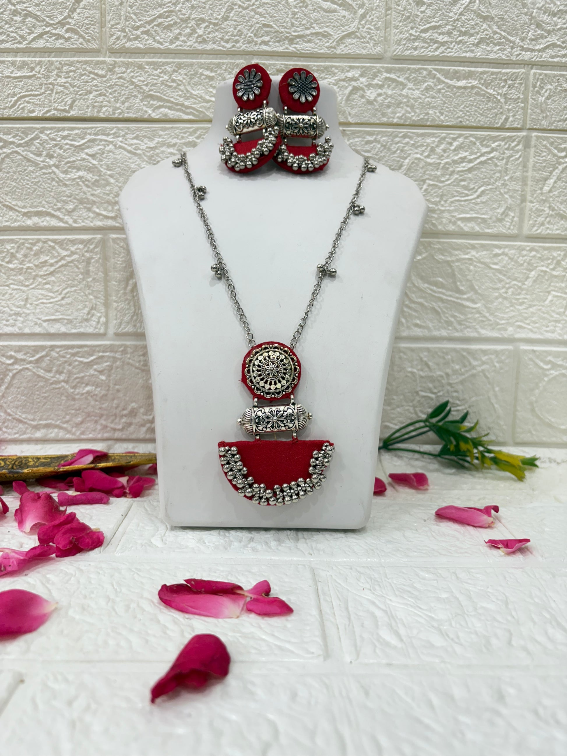Name: Scarlet Boho Charm Set
Collection: Tribal Fusion Jewelry Collection
Colour: Red & Silver