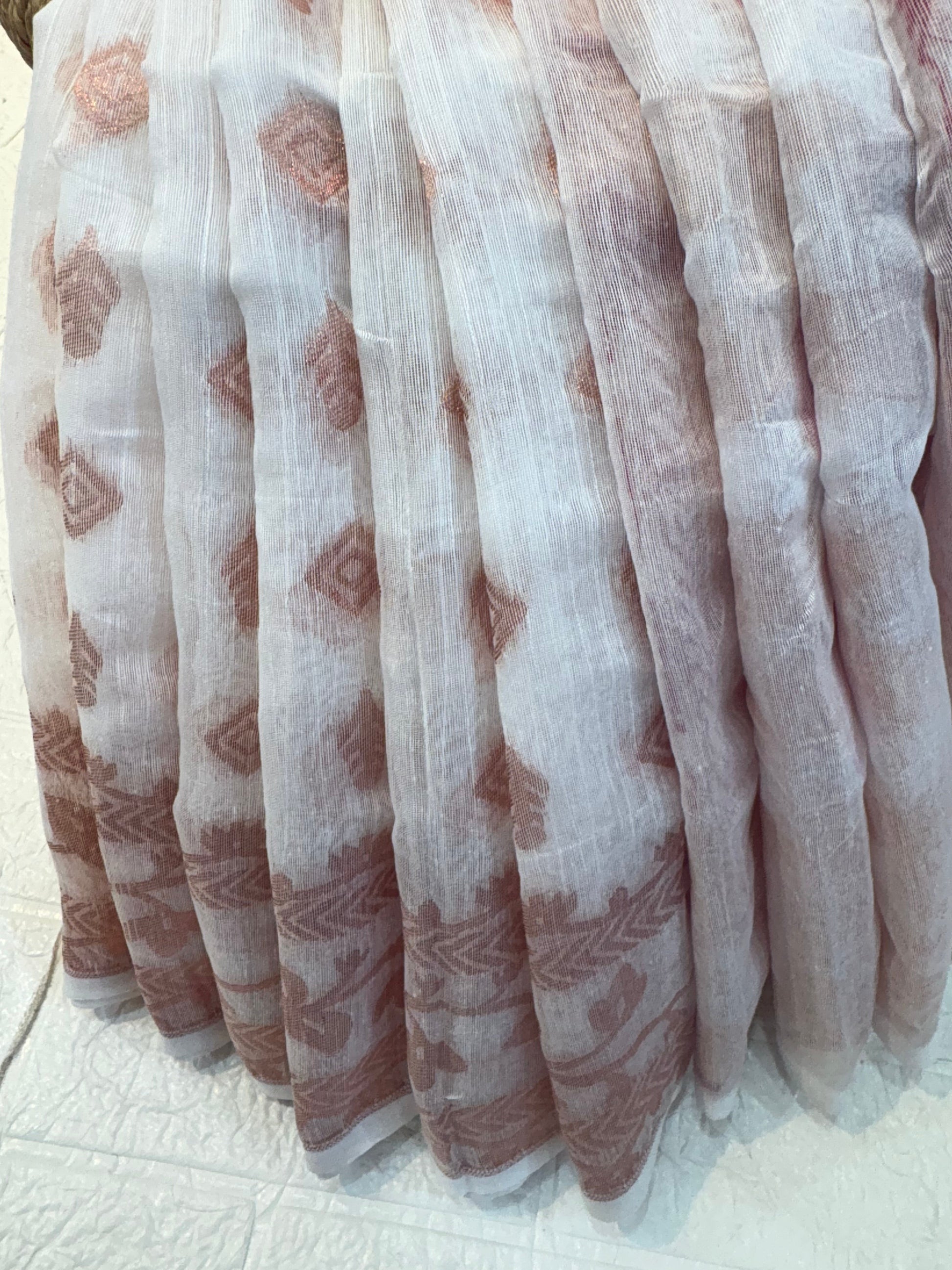 Ivory Copper Jamdani Saree
cotton Jamdani with delicate copper-toned woven motifs and a richly detailed traditional border, light and graceful in drape.