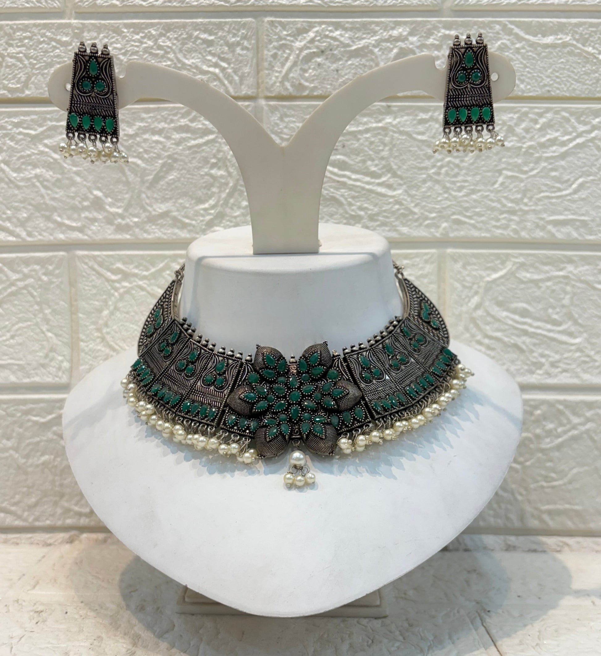 Name: Antique Floral Choker Necklace Set Oxidized silver metal with green enamel work and pearl bead edging