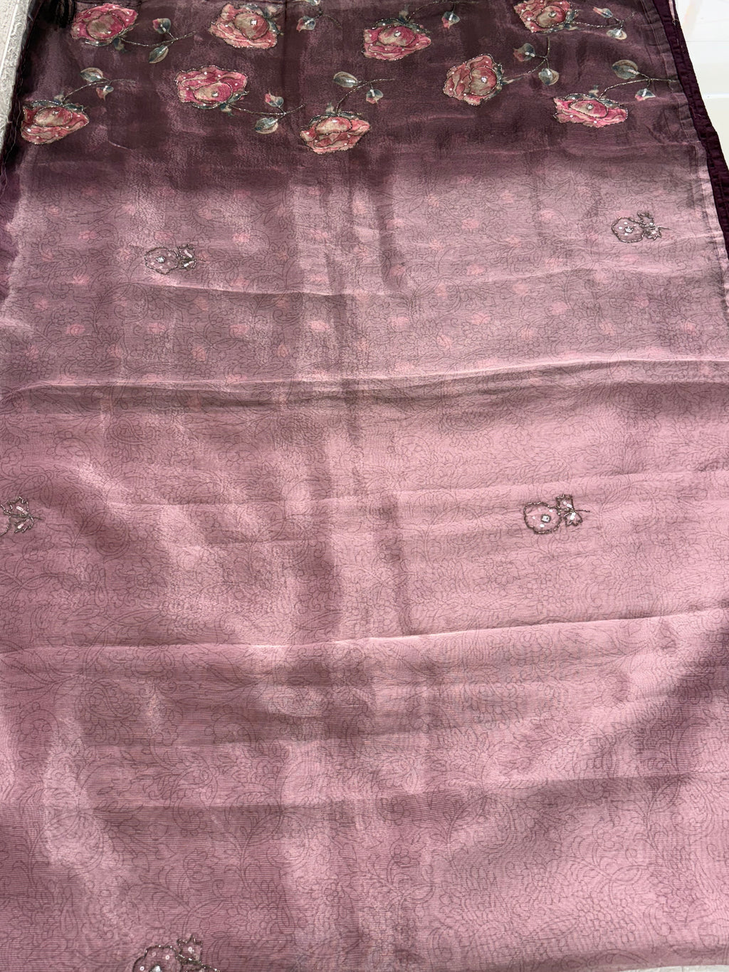 Name: Lavender Floral rust tissue fabric Saree
Lightweight with subtle floral embroidery and pastel printed motifs, offering a soft and elegant sheen.