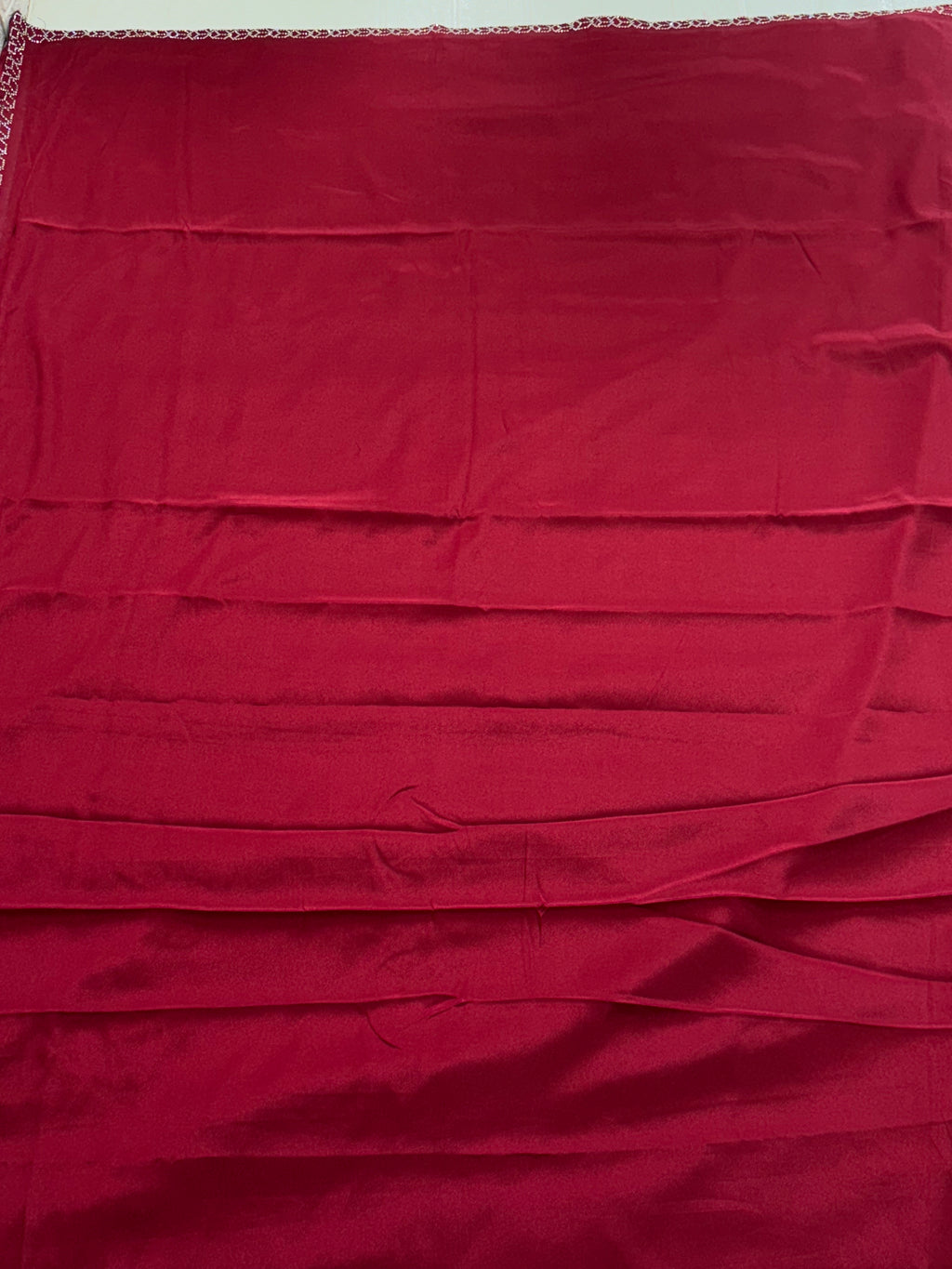 Name: Maroon Saree with  diamond border in saree with crepe silk fabric featuring a delicate  border for an elegant minimal look.