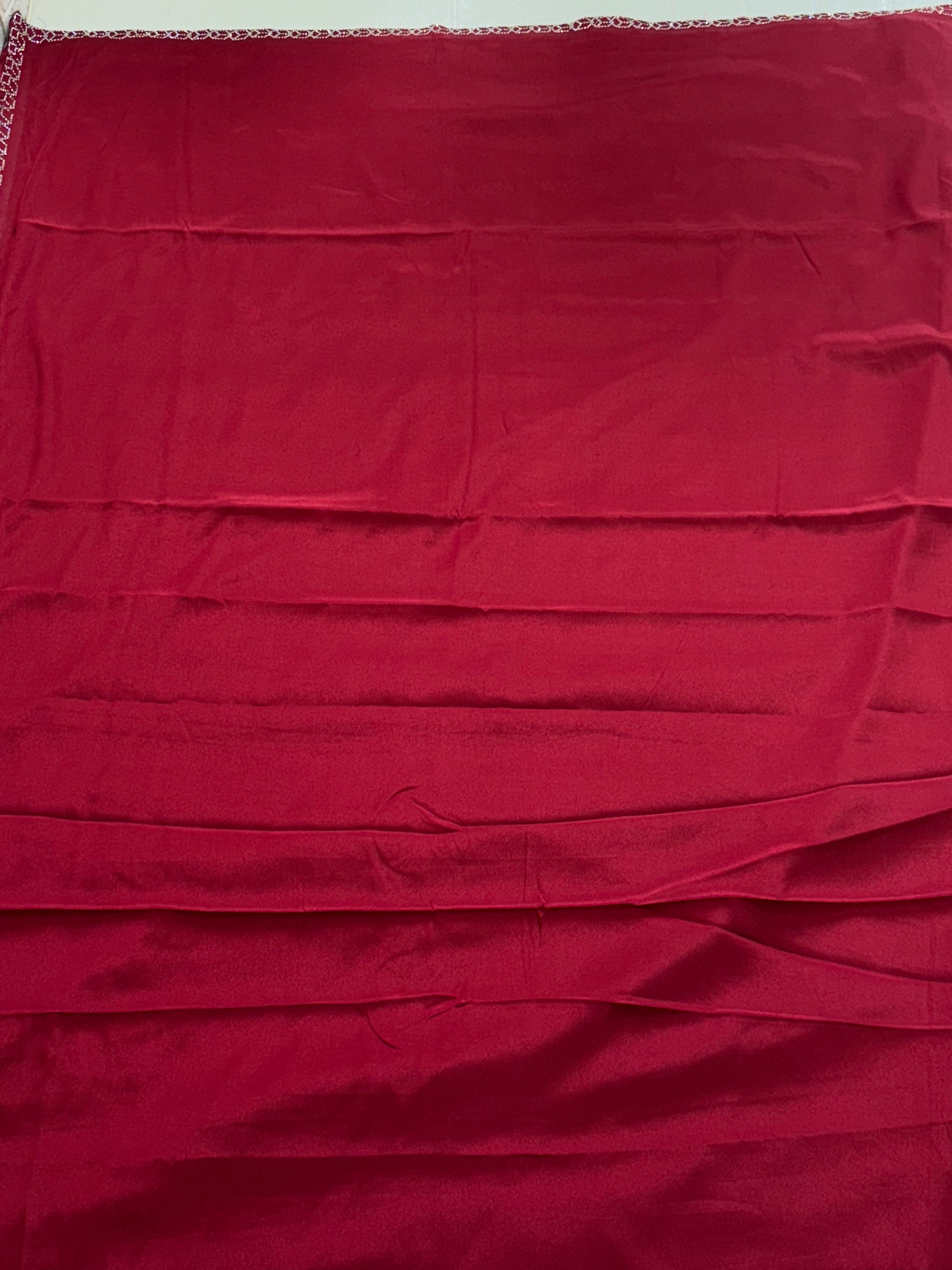 Name: Maroon Saree with  diamond border in saree with crepe silk fabric featuring a delicate  border for an elegant minimal look.