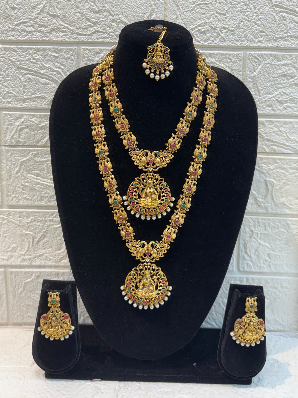 Traditional South Indian temple jewellery featuring Goddess Lakshmi motifs, floral links, and pearl drops—perfect for weddings, festive occasions, and classical saree looks.