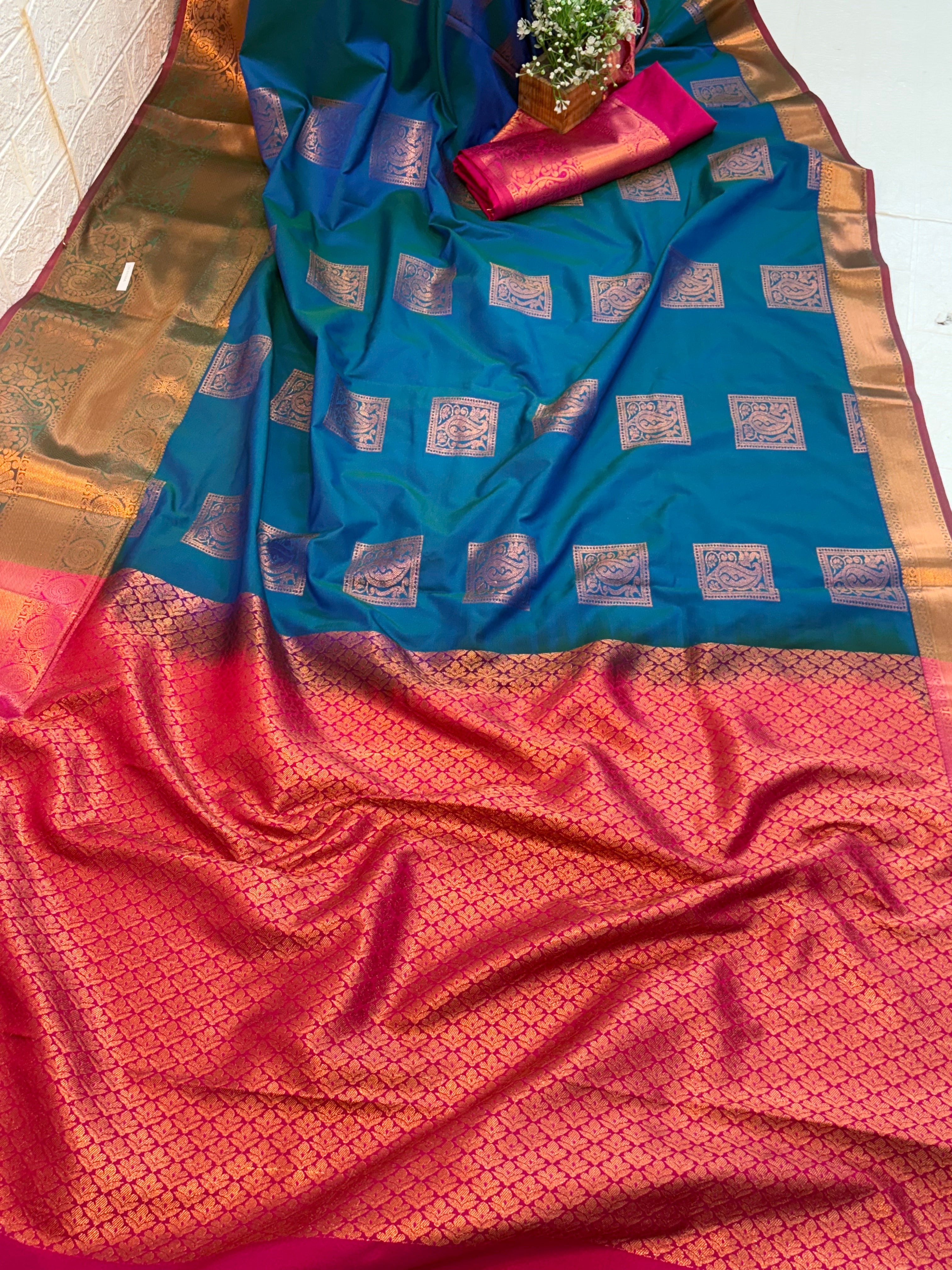 Name: blue and rani pink colour soft Silk Sare with rich zari weaving and contrasting pallu and blouse best look for festival