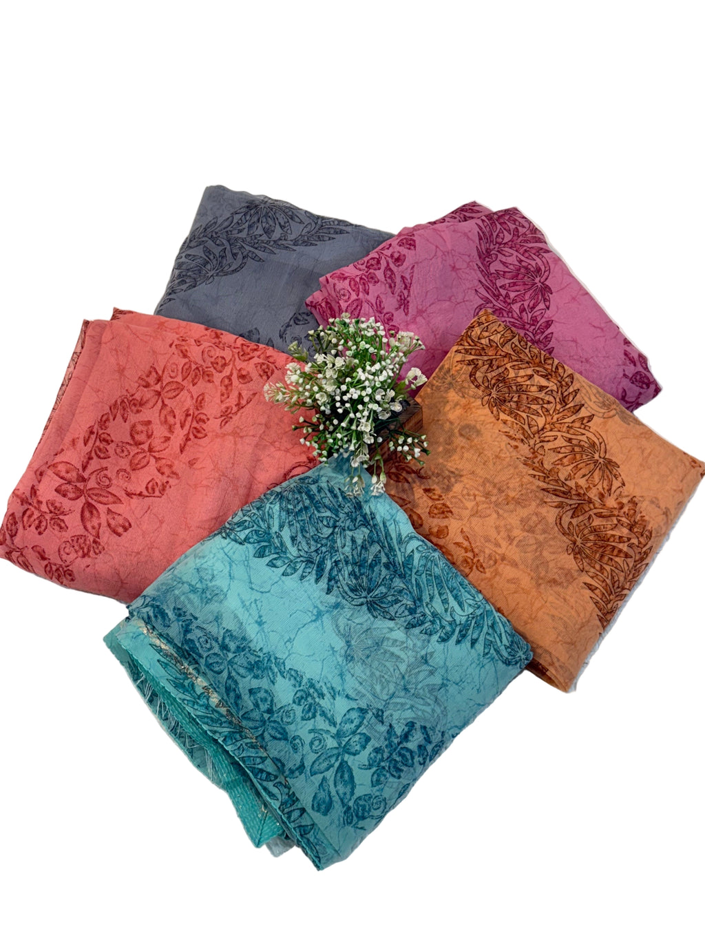 Name: Grey Leaf Print Saree
georgette fabric with elegant floral print and embroidered lace Borders this colour are available