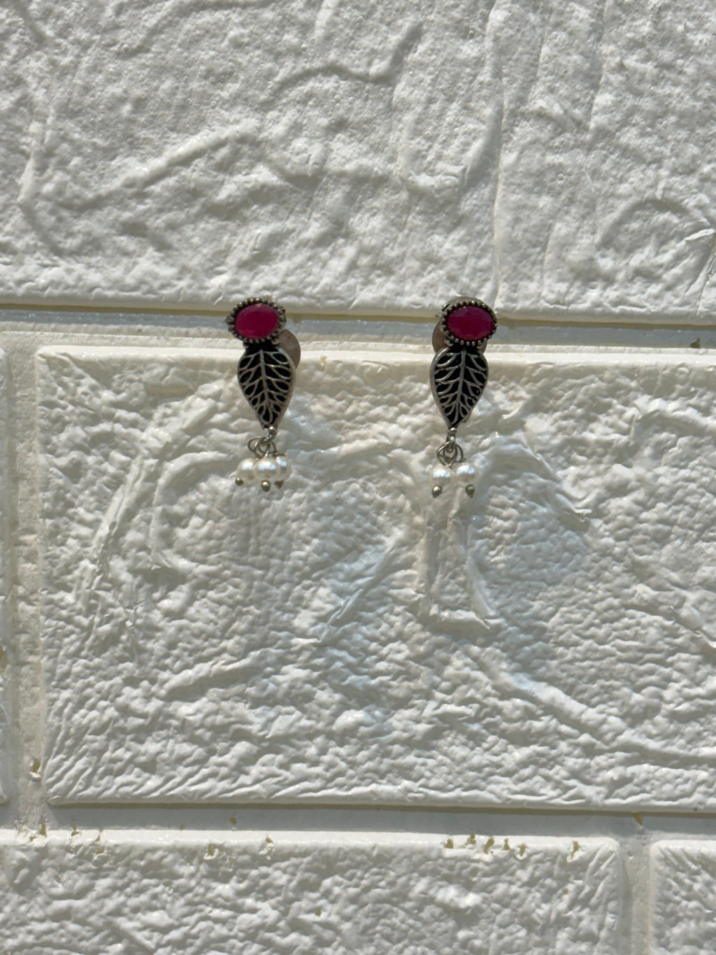 Name: Traditional Silver Plated Long Necklace Set Oxidized silver metal with green and pink stone accents and pearl bead drops