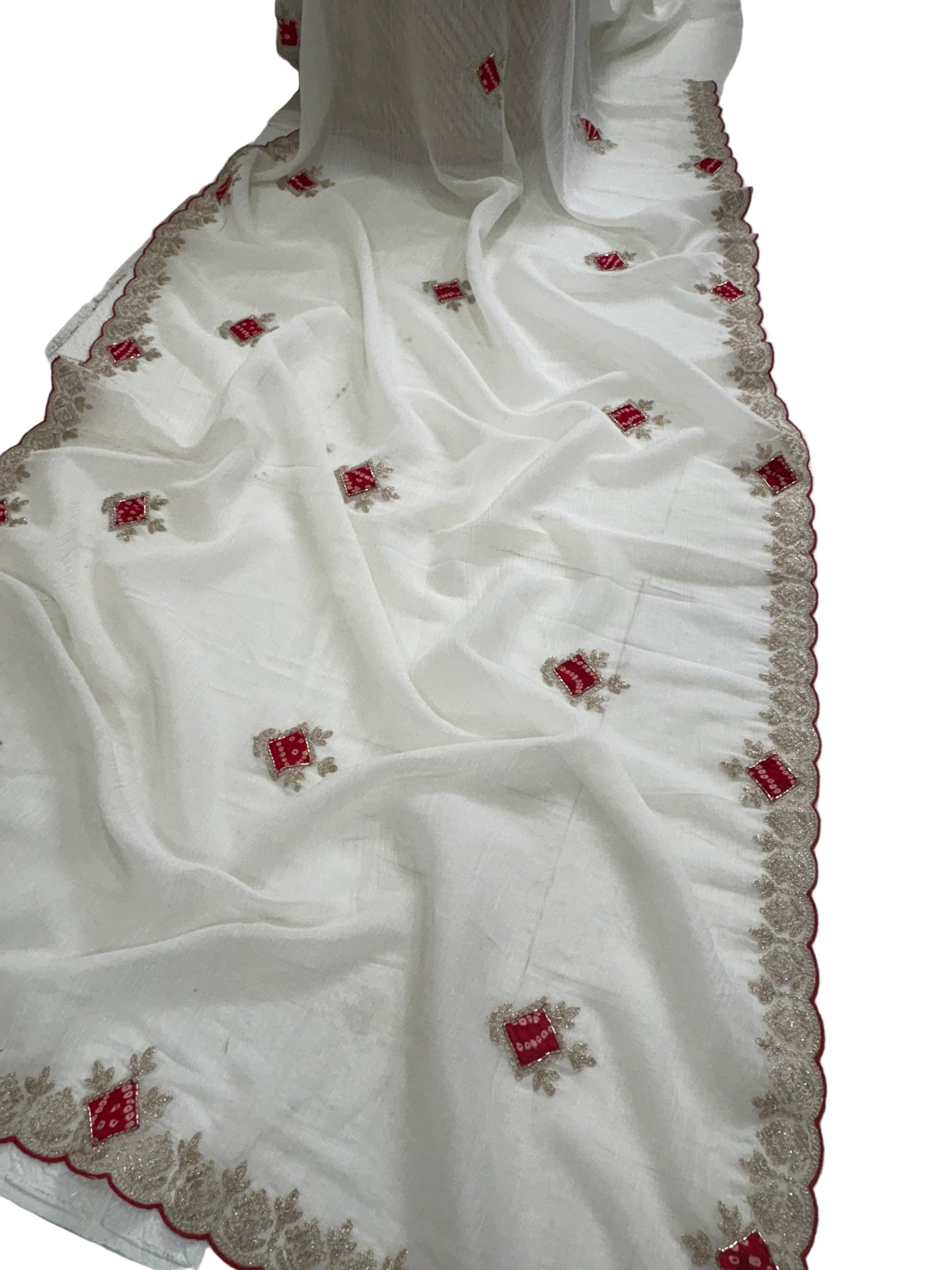 Name: Ivory Grace saree 
Elegant crush chinon fabric saree with red bandhej-style motifs and zari embroidered border. Bandhni-style blause fabric