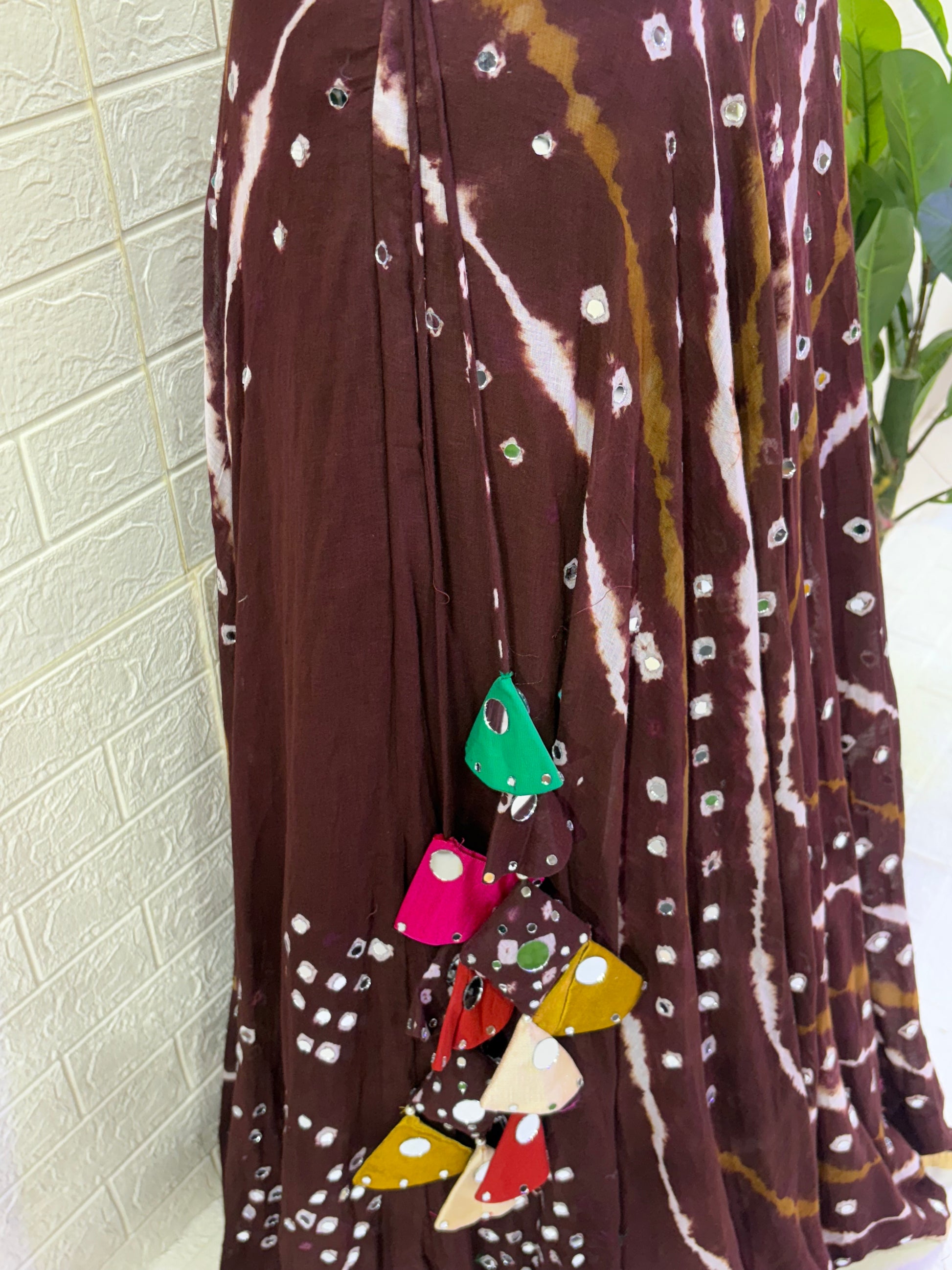 Name:
Mocha Swirl Bandhani Lehenga Crafted from rich brown soft cotton with traditional bandhani tie-dye patterns, paired with a off White soft blouse and statement tassels for a chic festive look.