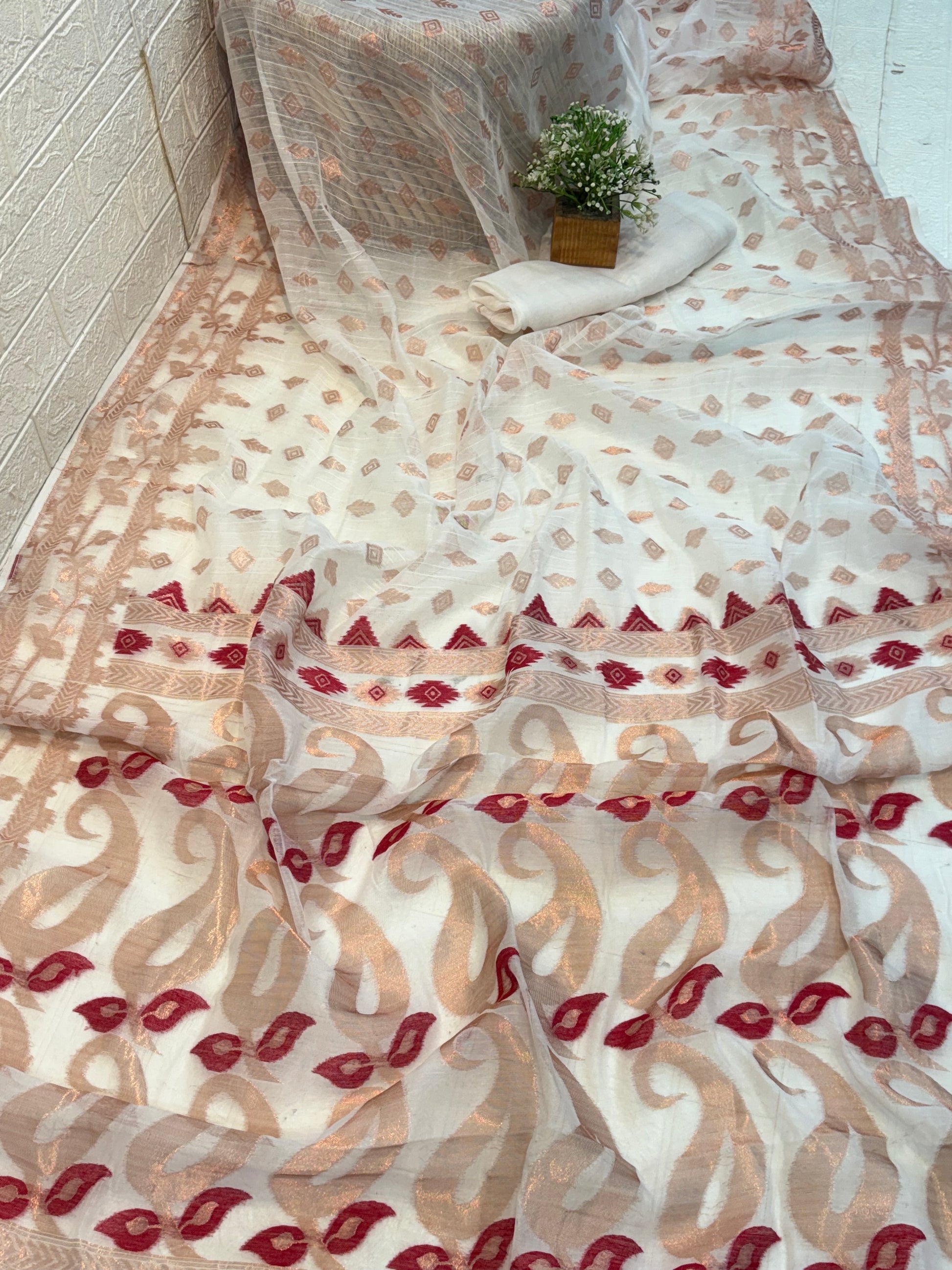 Ivory Copper Jamdani Saree
cotton Jamdani with delicate copper-toned woven motifs and a richly detailed traditional border, light and graceful in drape.