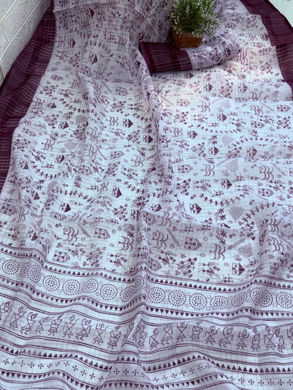 Warli printing on a saree refers to a textile embellished with the traditional tribal art form of the Warli tribe from Maharashtra India The designs cotton fabric and wine colour