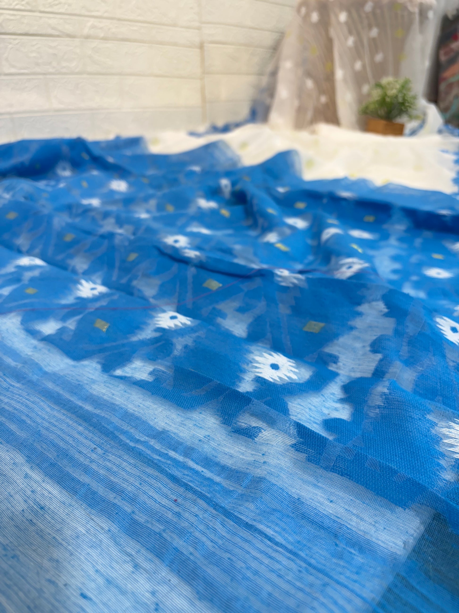 Neel Pushp Jamdani Saree
Crafted in soft cotton Jamdani, featuring a serene white body with delicate buti work and a rich blue woven border for an elegant, airy look.