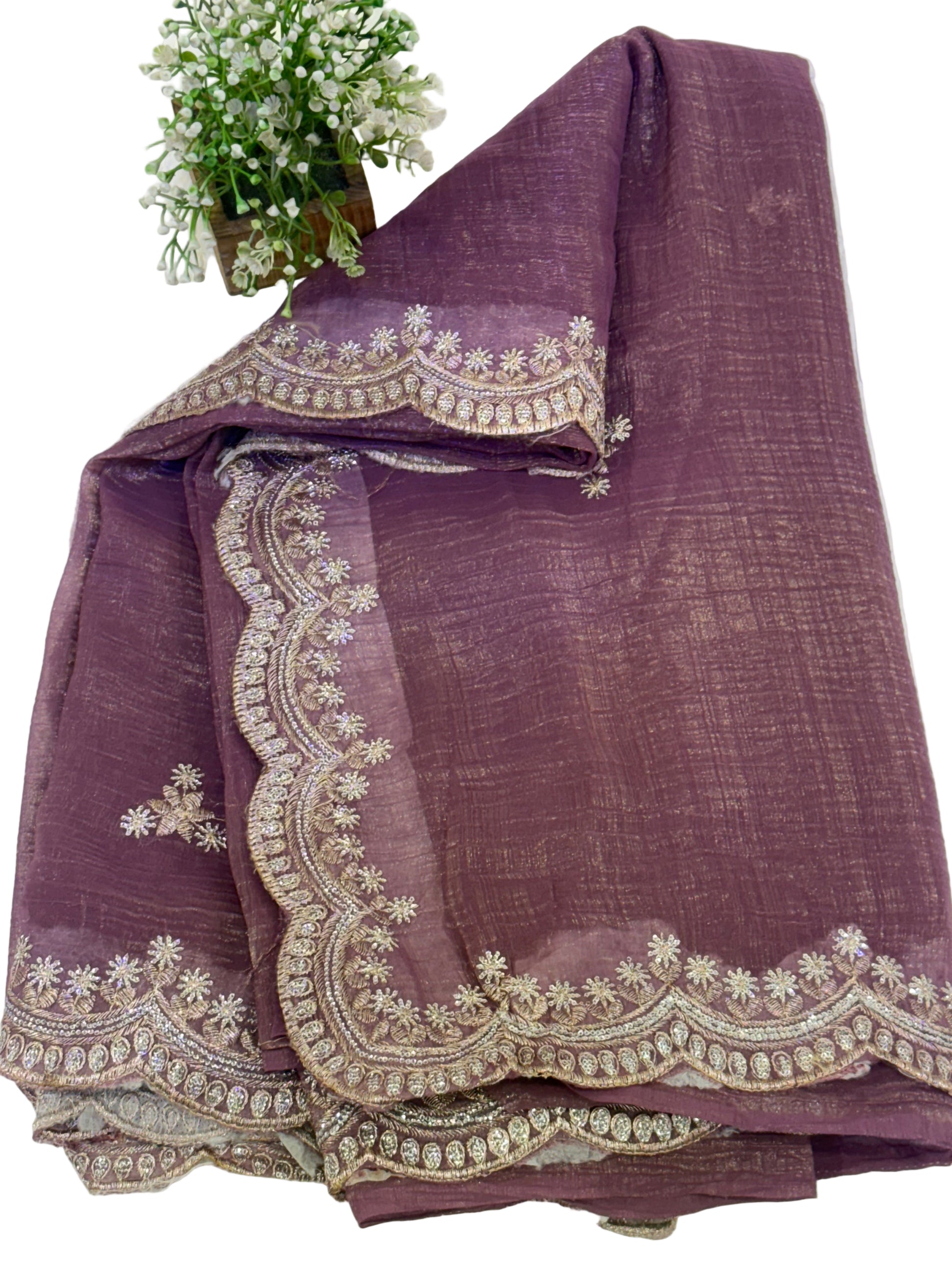 Name: Dusty Lavender Burberry silk saree Lightweight with intricate floral embroidery and scalloped zari border