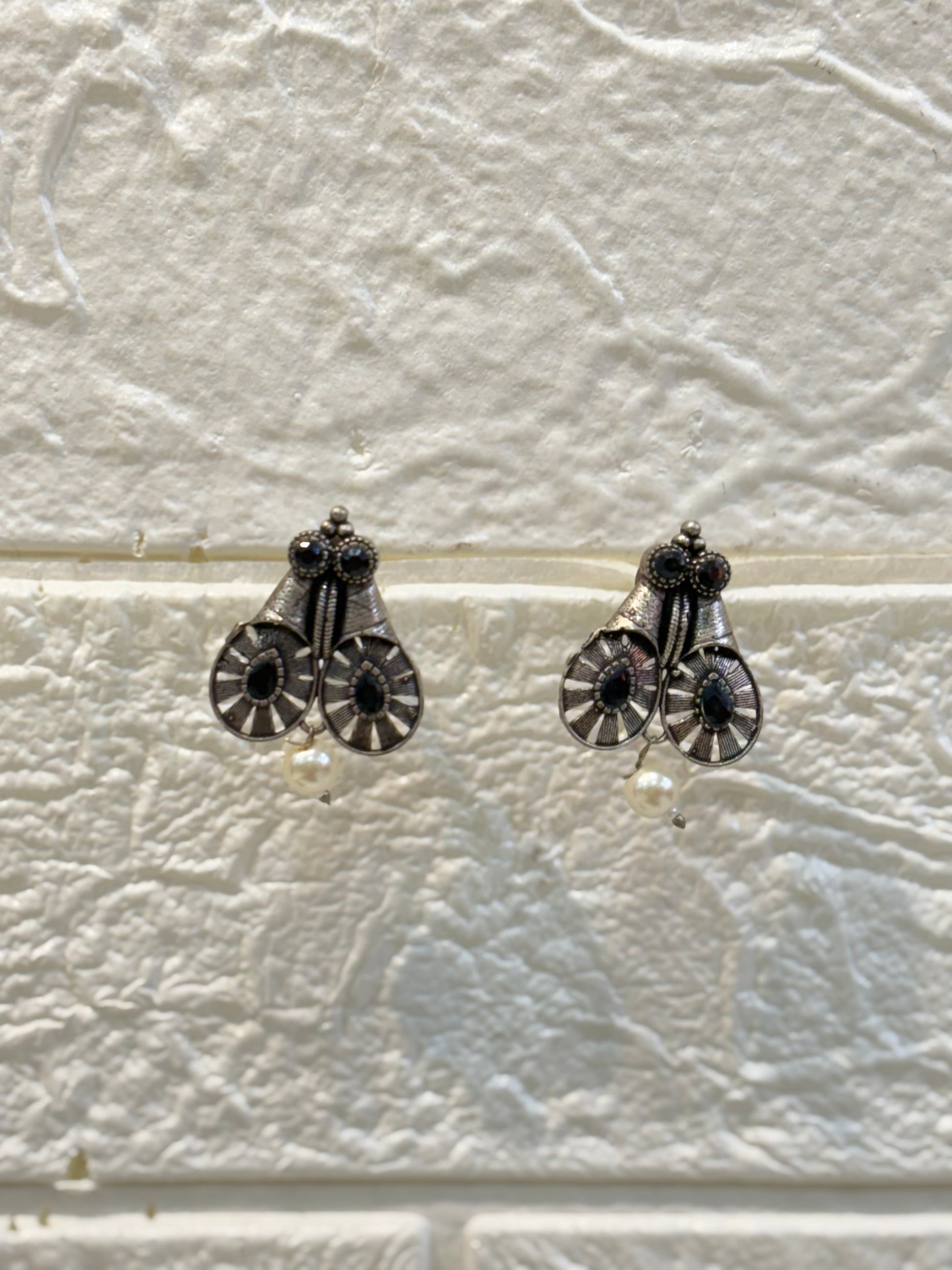 Name: Antique Silver Oxidized Necklace Set German silver with oxidized finish and pearl accents