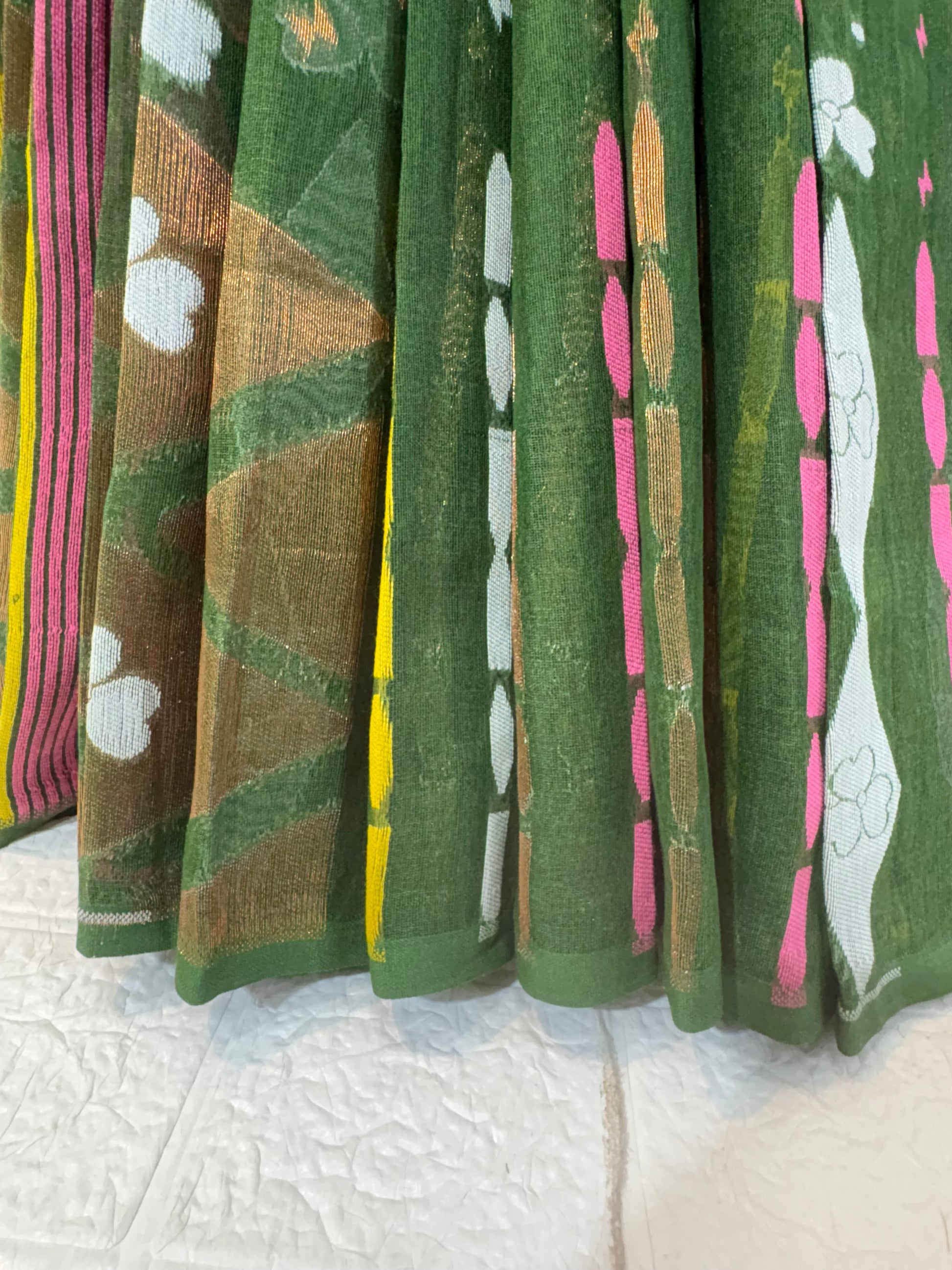 Soft cotton Jamdani, adorned with delicate floral motifs and a traditional woven border, light and breathable for all-day elegan