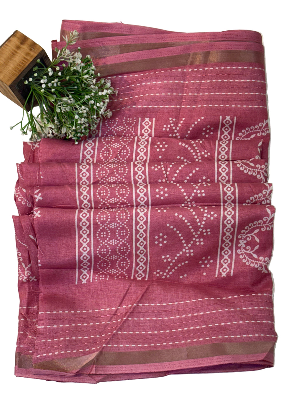 Name: Dusty Rose Handblock Printed Saree
Fabric: Soft cotton silk blend with intricate white traditional motifs and patterned borders.