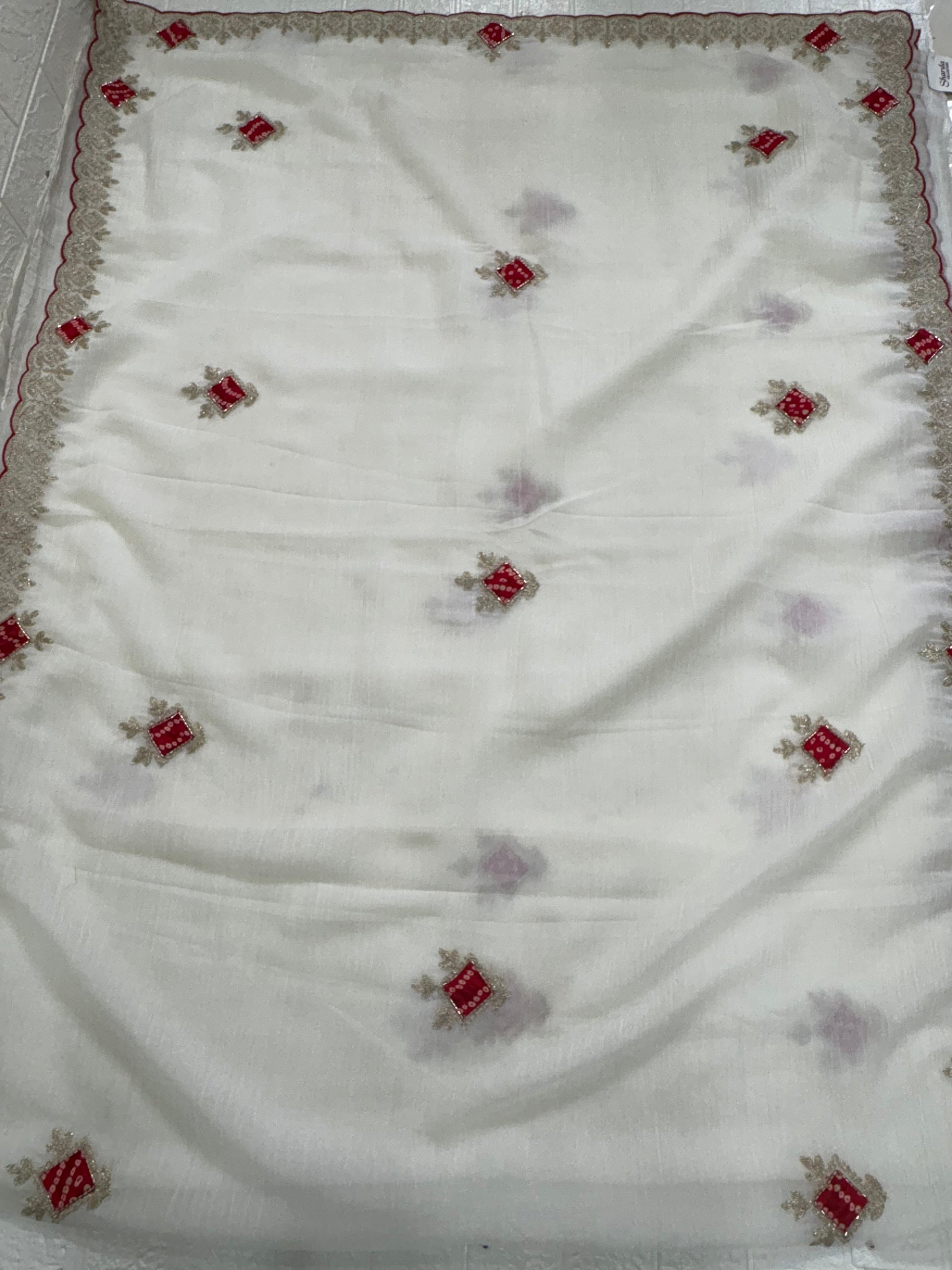 Name: Ivory Grace saree 
Elegant crush chinon fabric saree with red bandhej-style motifs and zari embroidered border. Bandhni-style blause fabric