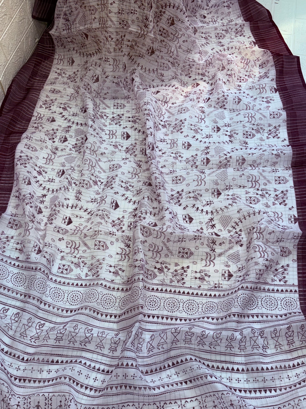 Warli printing on a saree refers to a textile embellished with the traditional tribal art form of the Warli tribe from Maharashtra India The designs cotton fabric and wine colour