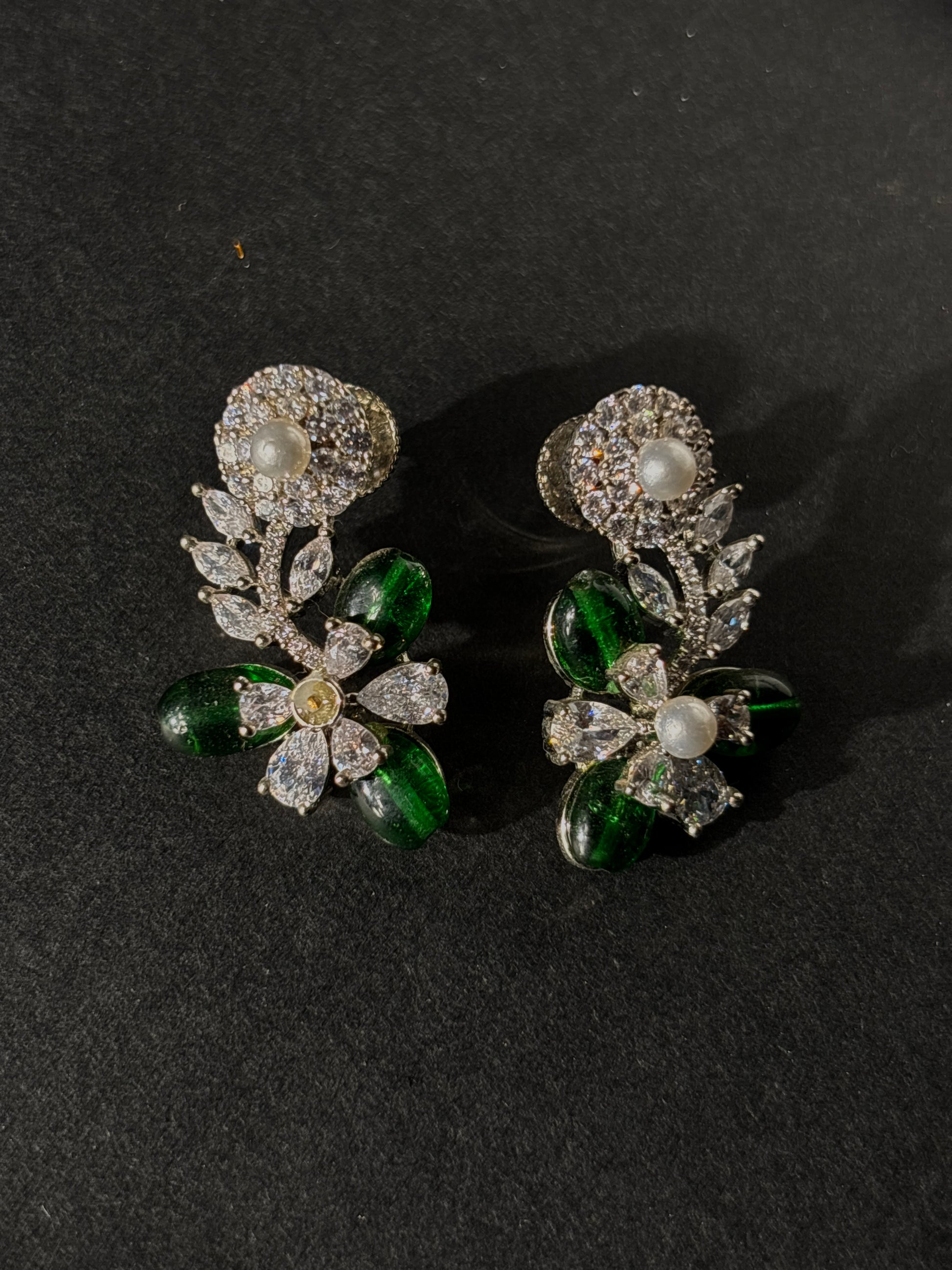 Pearl Petal Green Stone Necklace Set