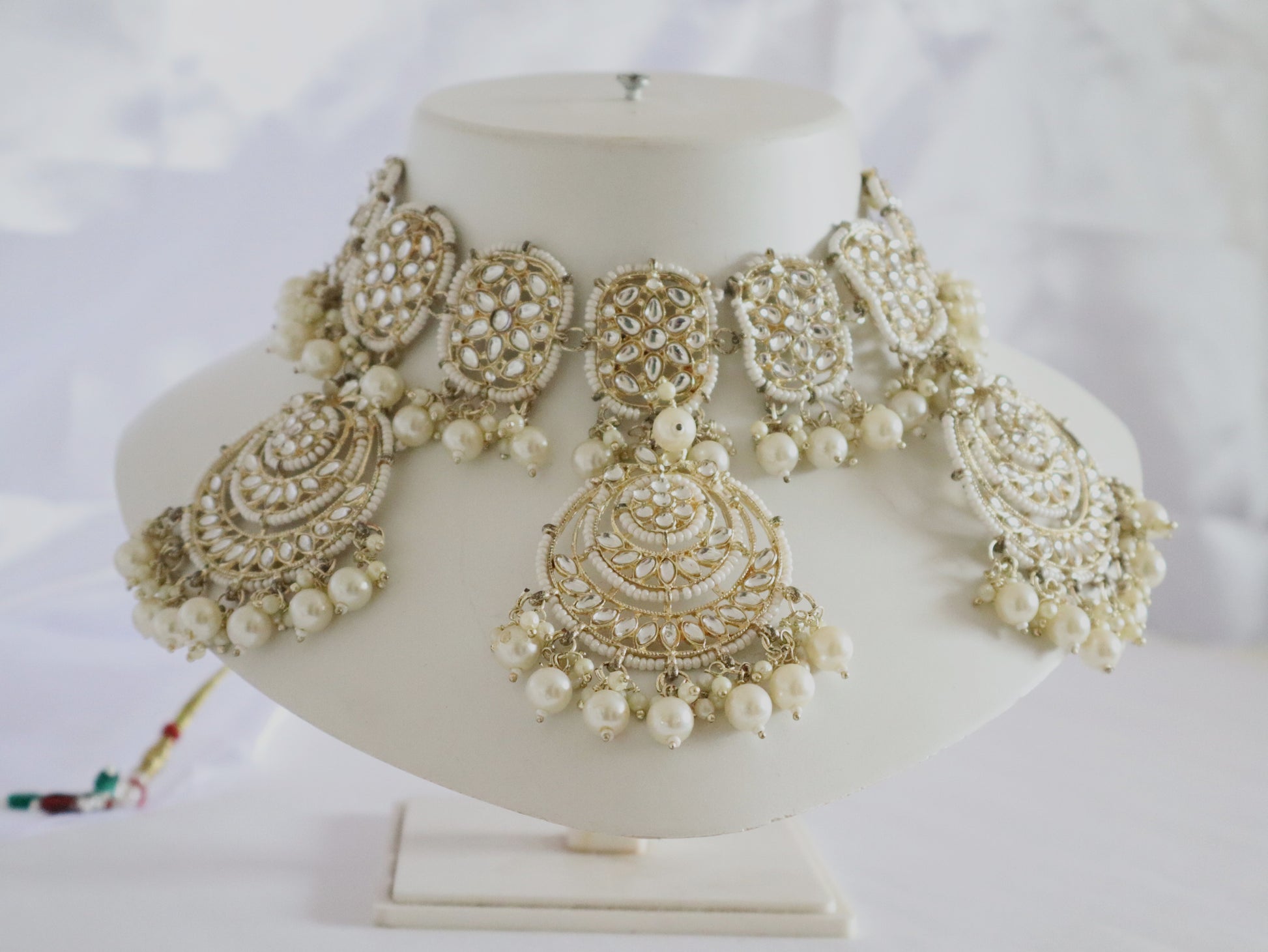 Majestic White Mirror Choker Set