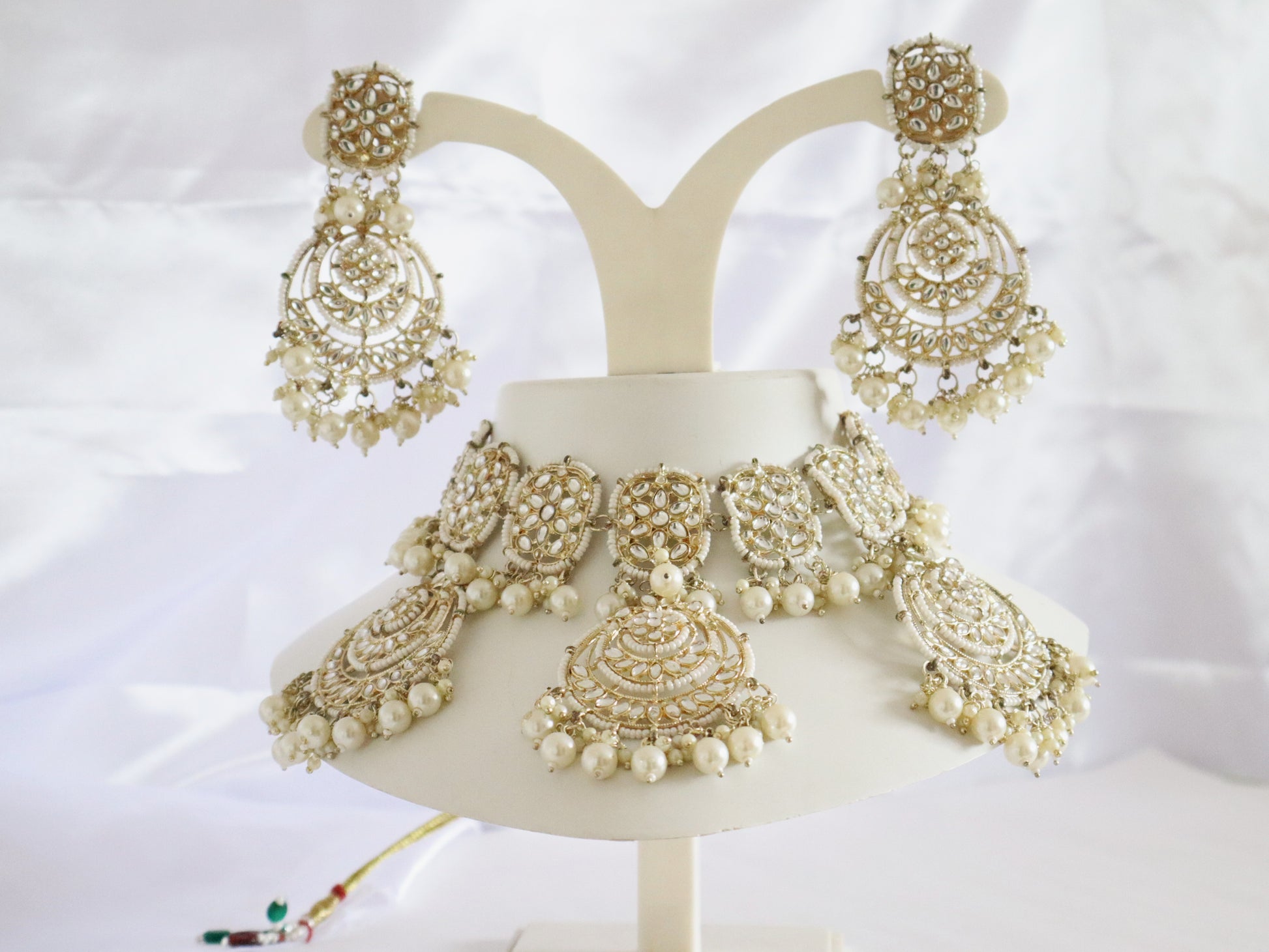 Majestic White Mirror Choker Set