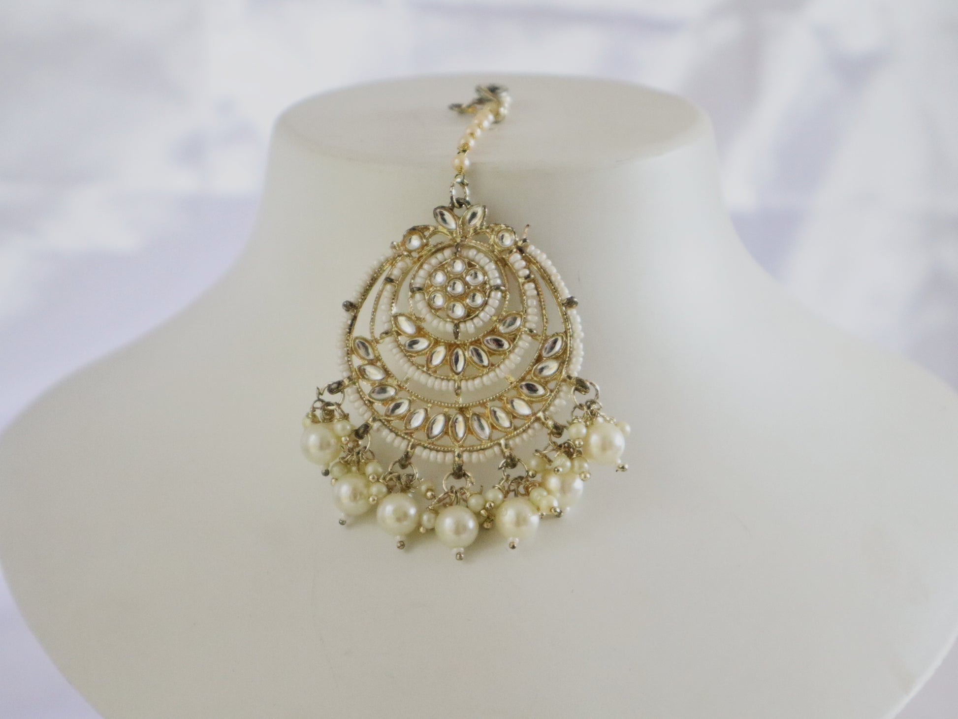 Majestic White Mirror Choker Set