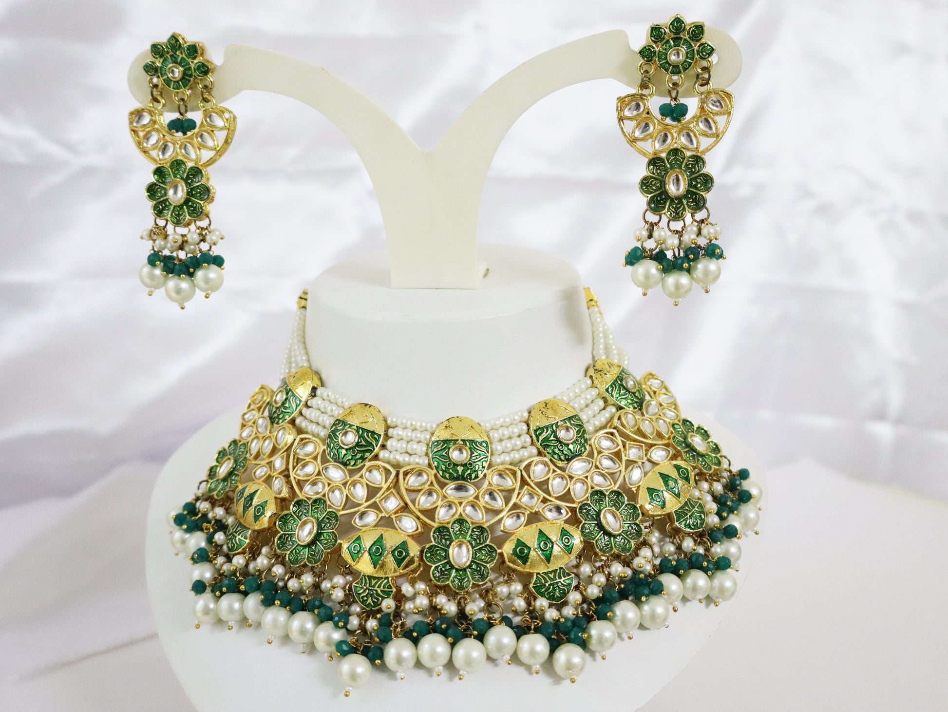 Royal Emerald Kundan Bridal Set