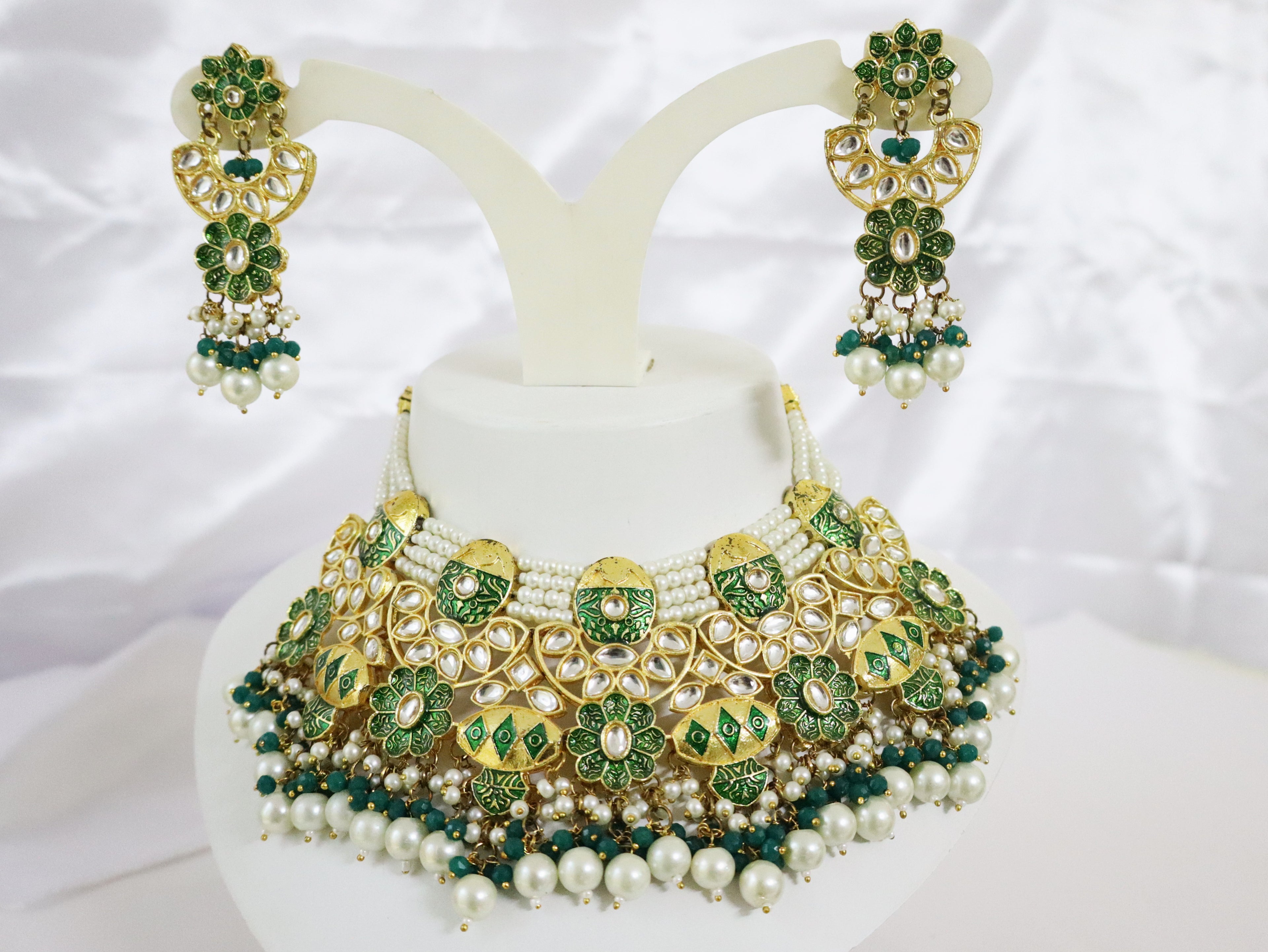 Royal Emerald Kundan Bridal Set