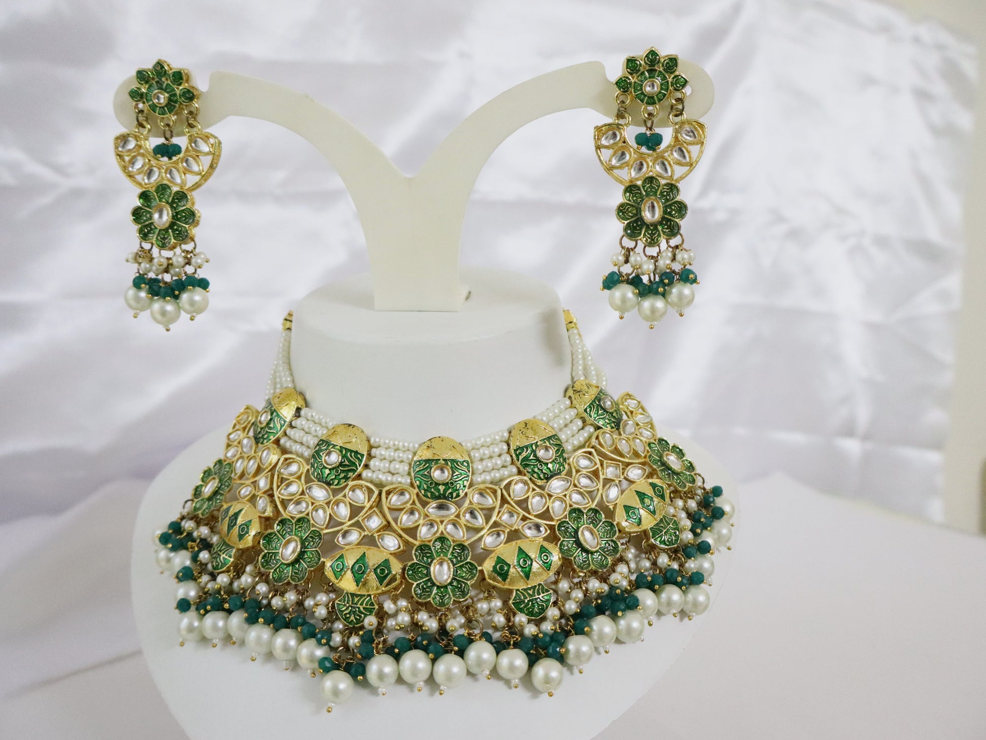 Royal Emerald Kundan Bridal Set