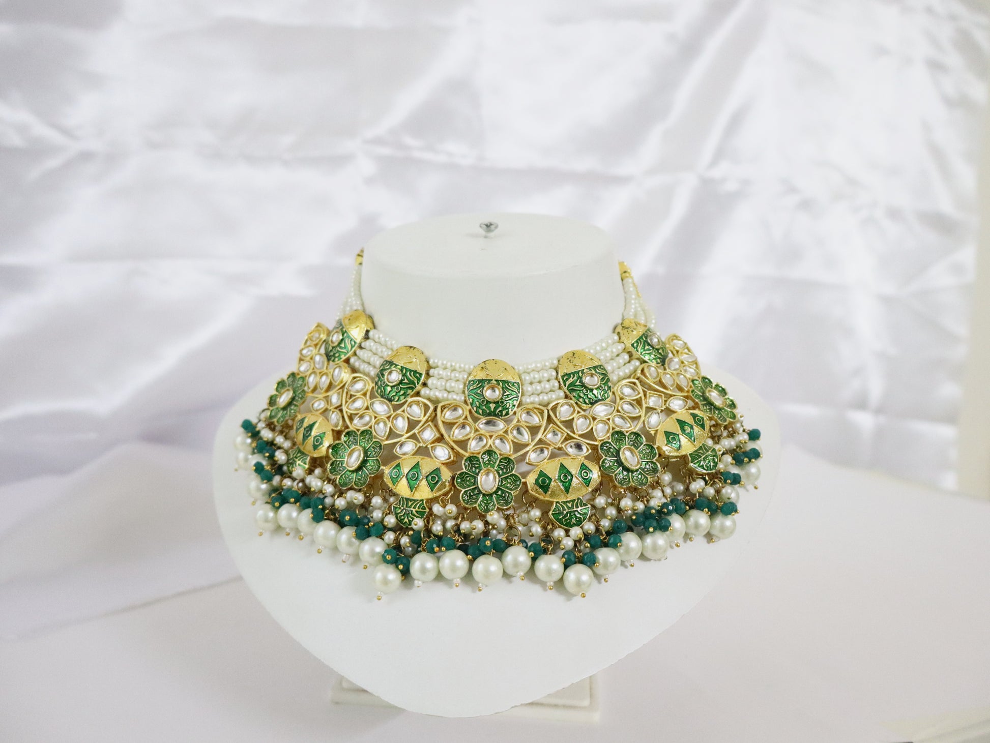 Royal Emerald Kundan Bridal Set