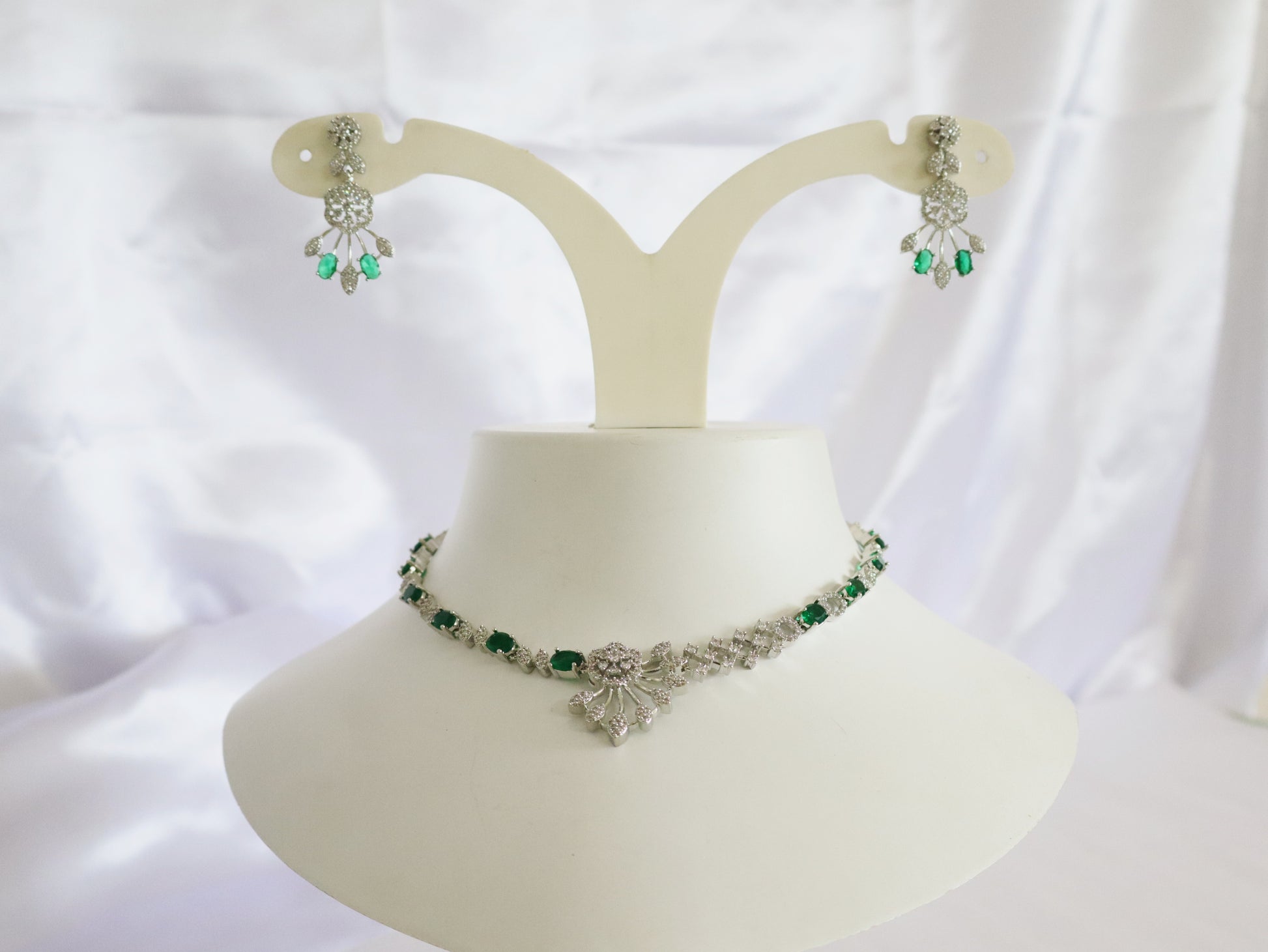 Emerald Elegance Jewelry Set