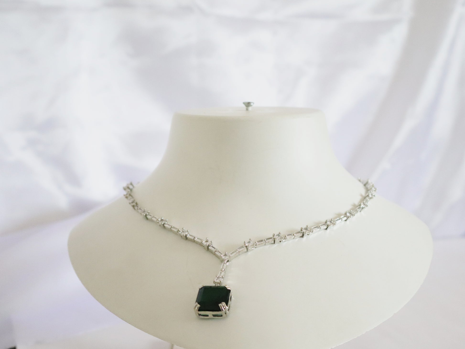 Emerald Grace Solitaire Set
