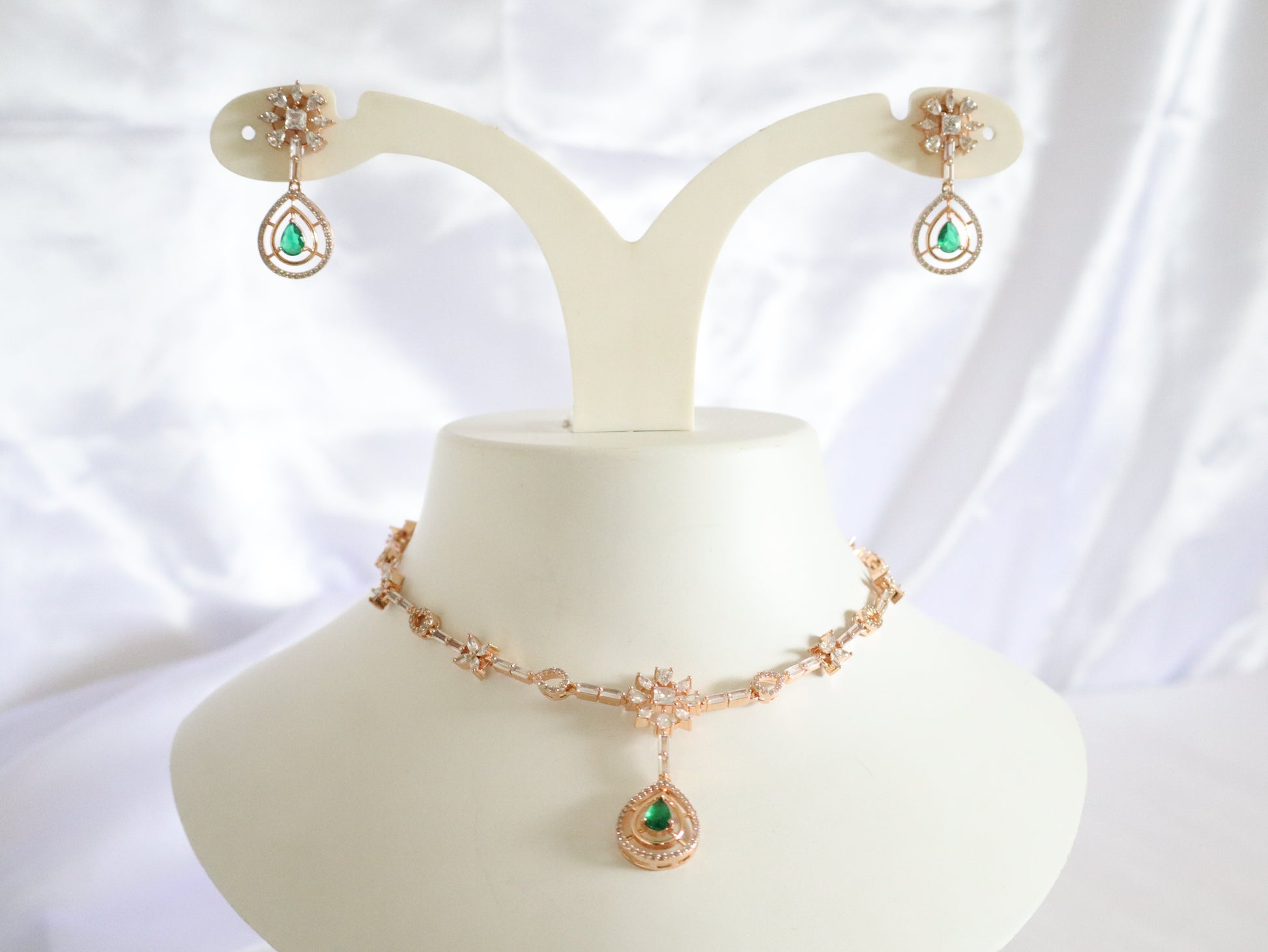 Emerald Elegance Drop Set