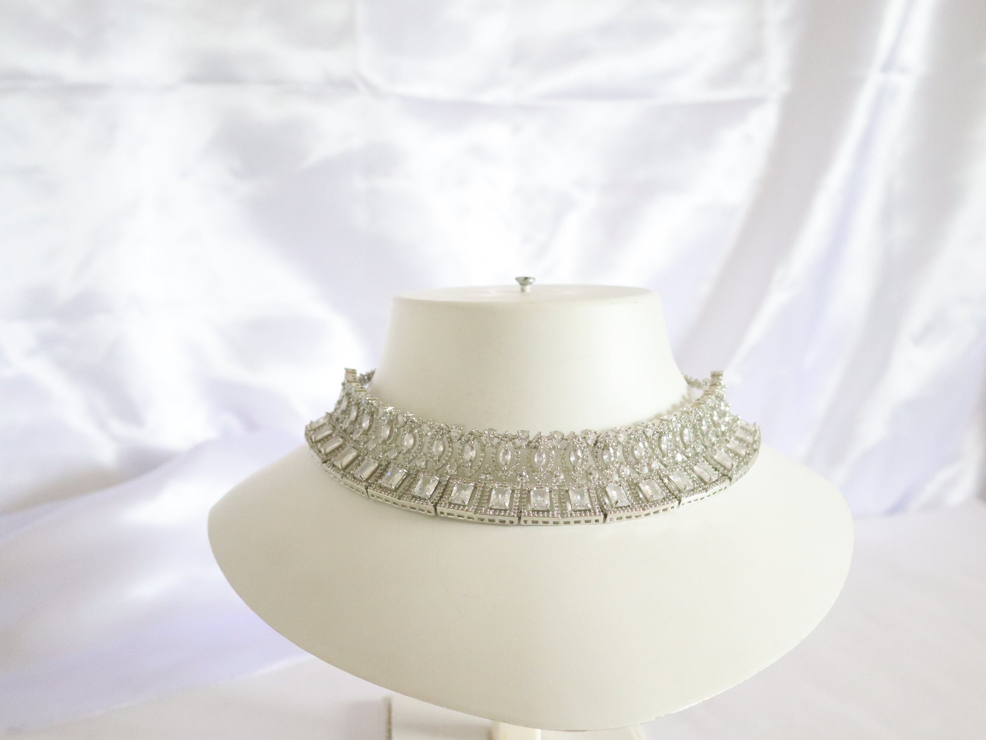 Imperial Radiance Choker Set
