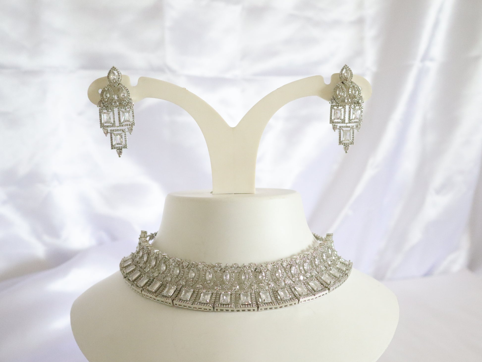 Imperial Radiance Choker Set