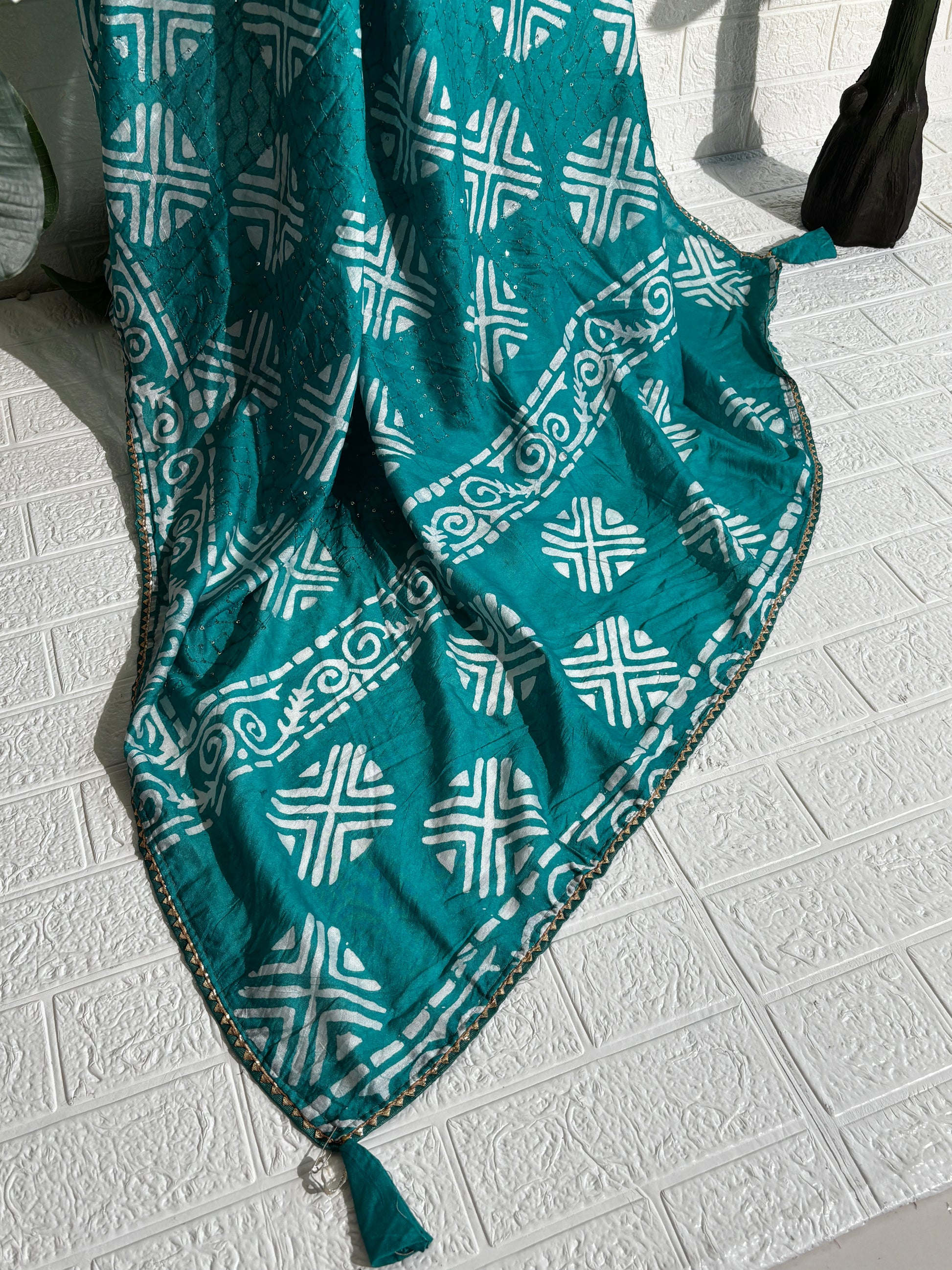 "Teal Green Bandhani Cotton Saree with White Motifs"