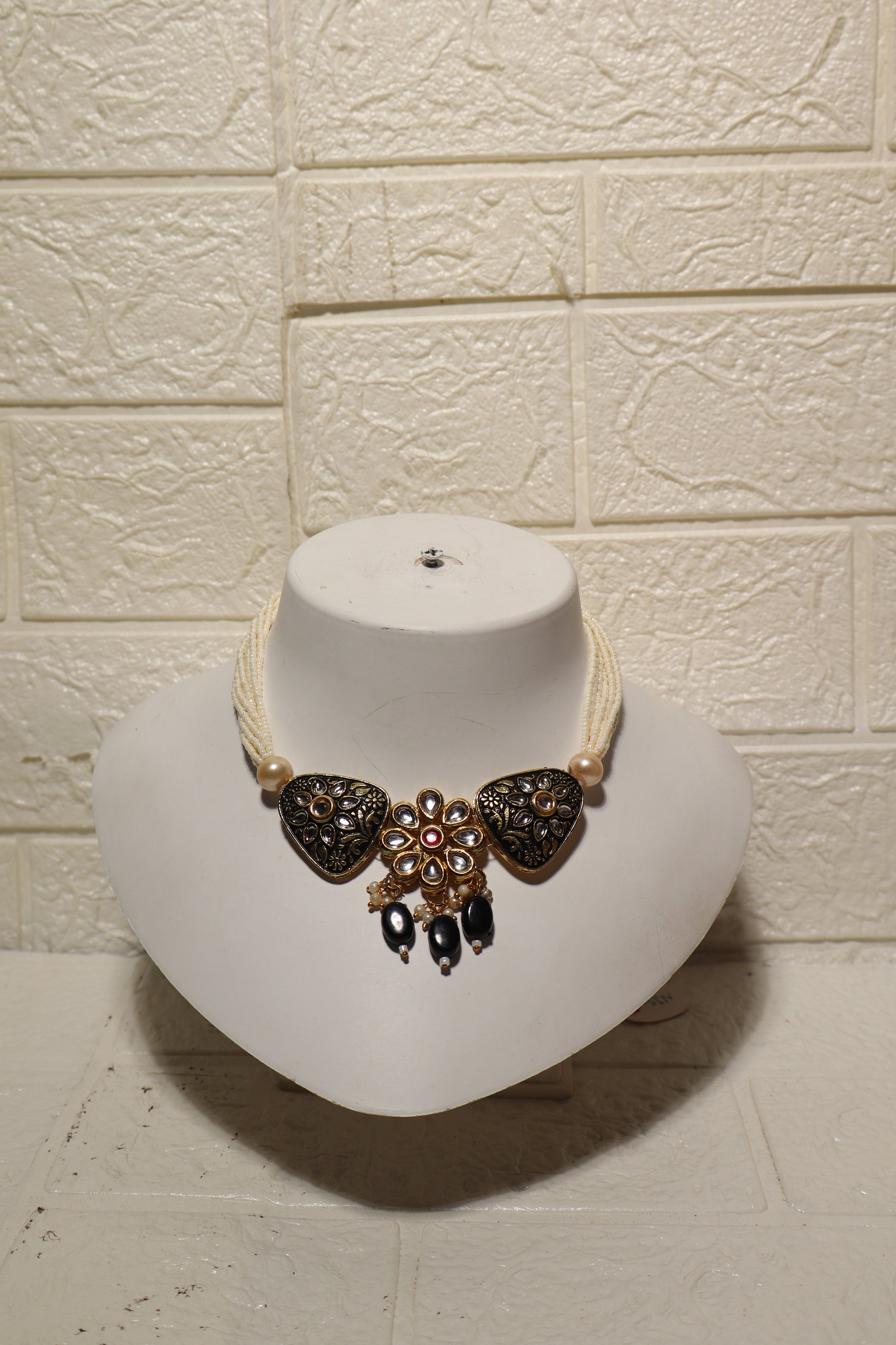 Antique Black & Gold Kundan Pearl Choker Set